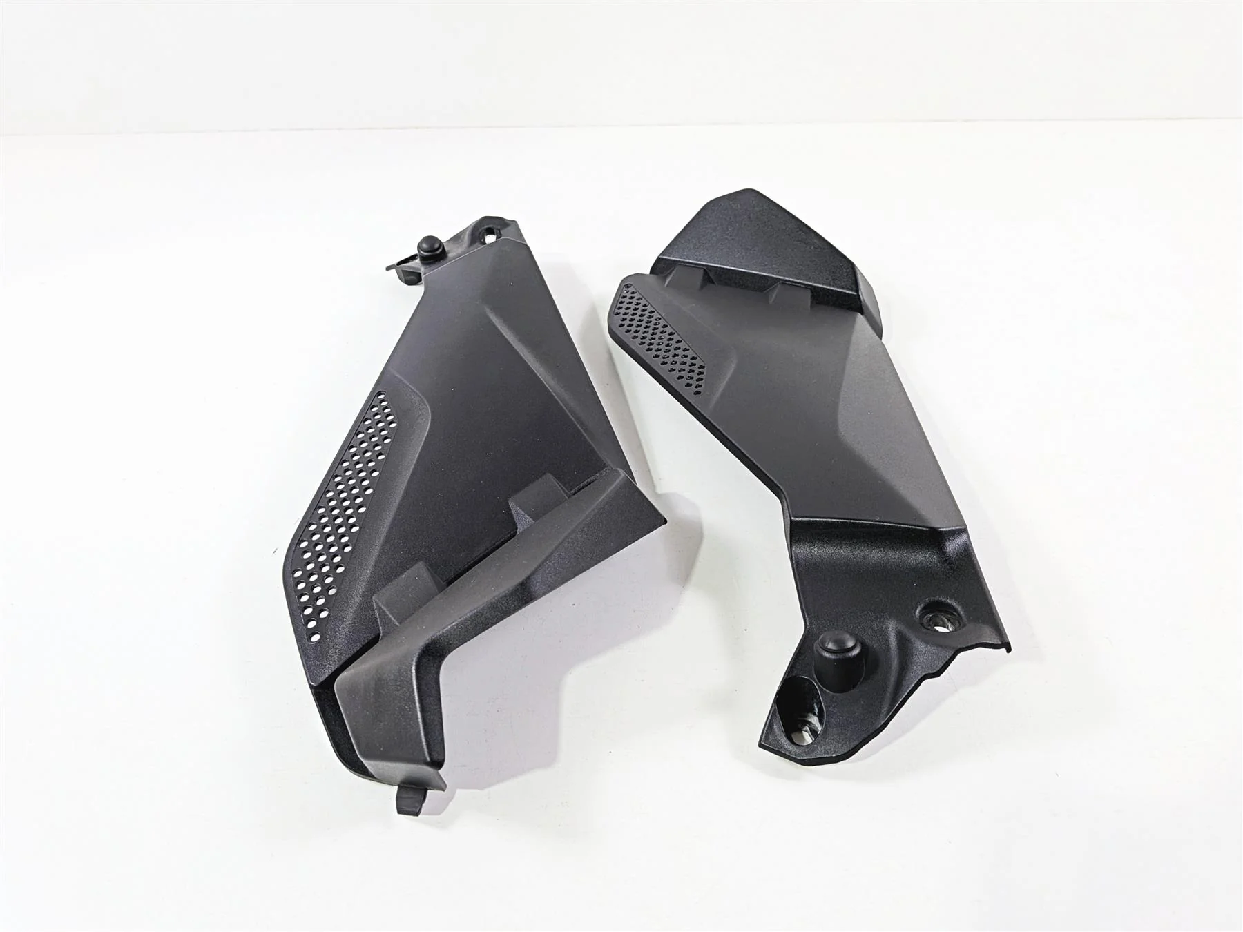 2015 BMW R1200GS  K50 Lower Side Tank Fairing Set READ 46638528676 46638528675 - Image 6