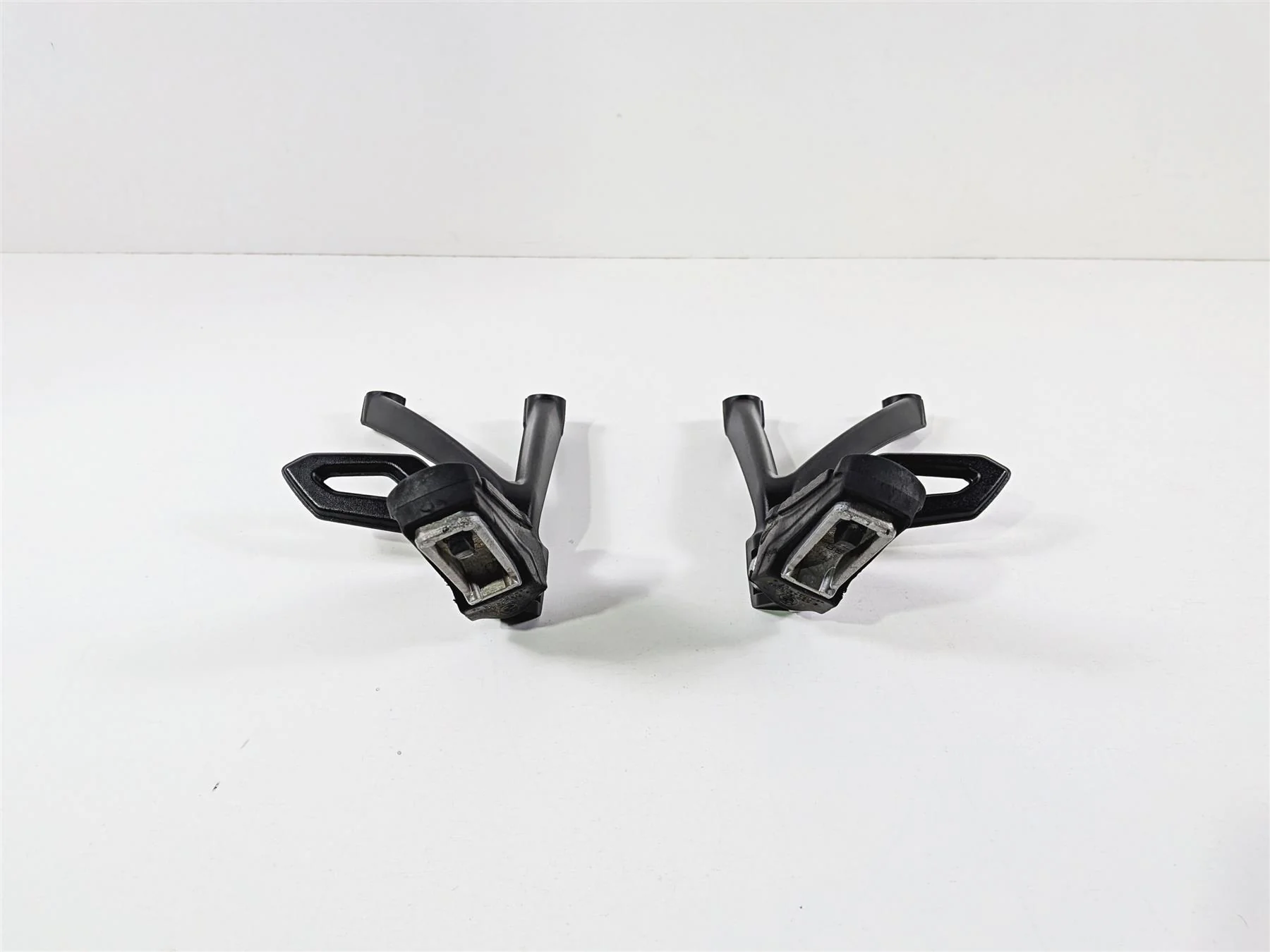 2015 BMW R1200GS  K50 Rear Black Passenger Foot Peg Set 46718526741 46718526742 - Image 3