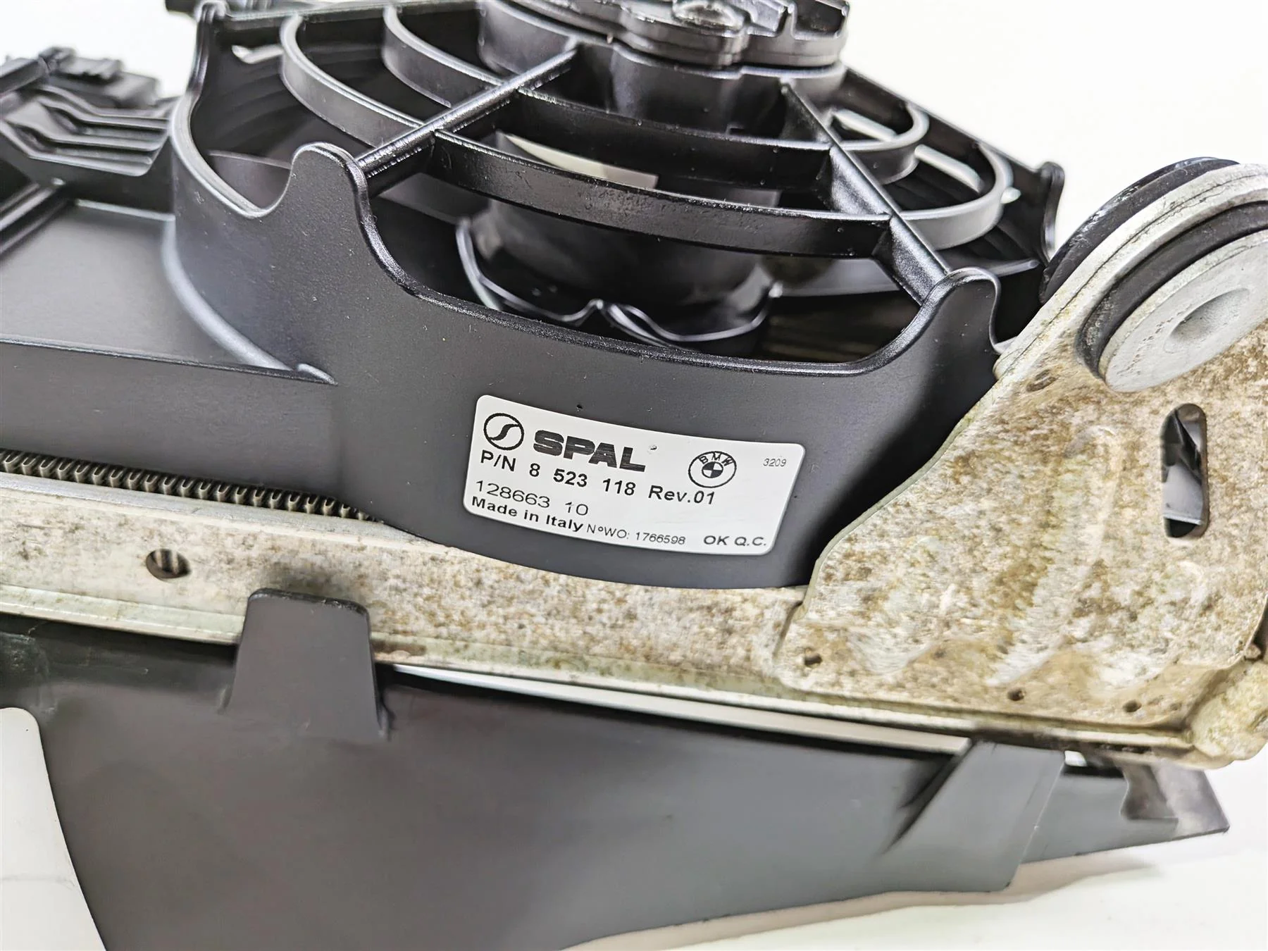 2015 BMW R1200GS  K50 Right Left Radiator Fan & Covers -No Leaks 17118546416 - Image 11