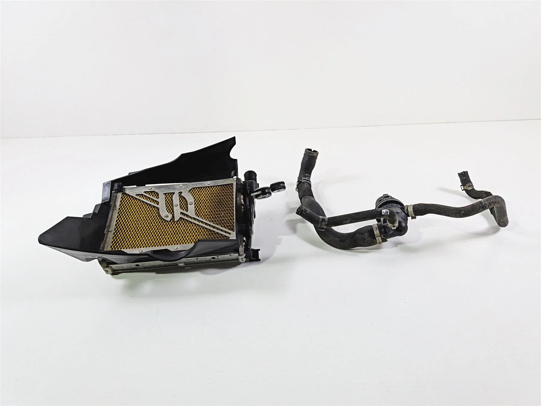 2015 BMW R1200GS  K50 Right Left Radiator Fan & Covers -No Leaks 17118546416 - Image 17