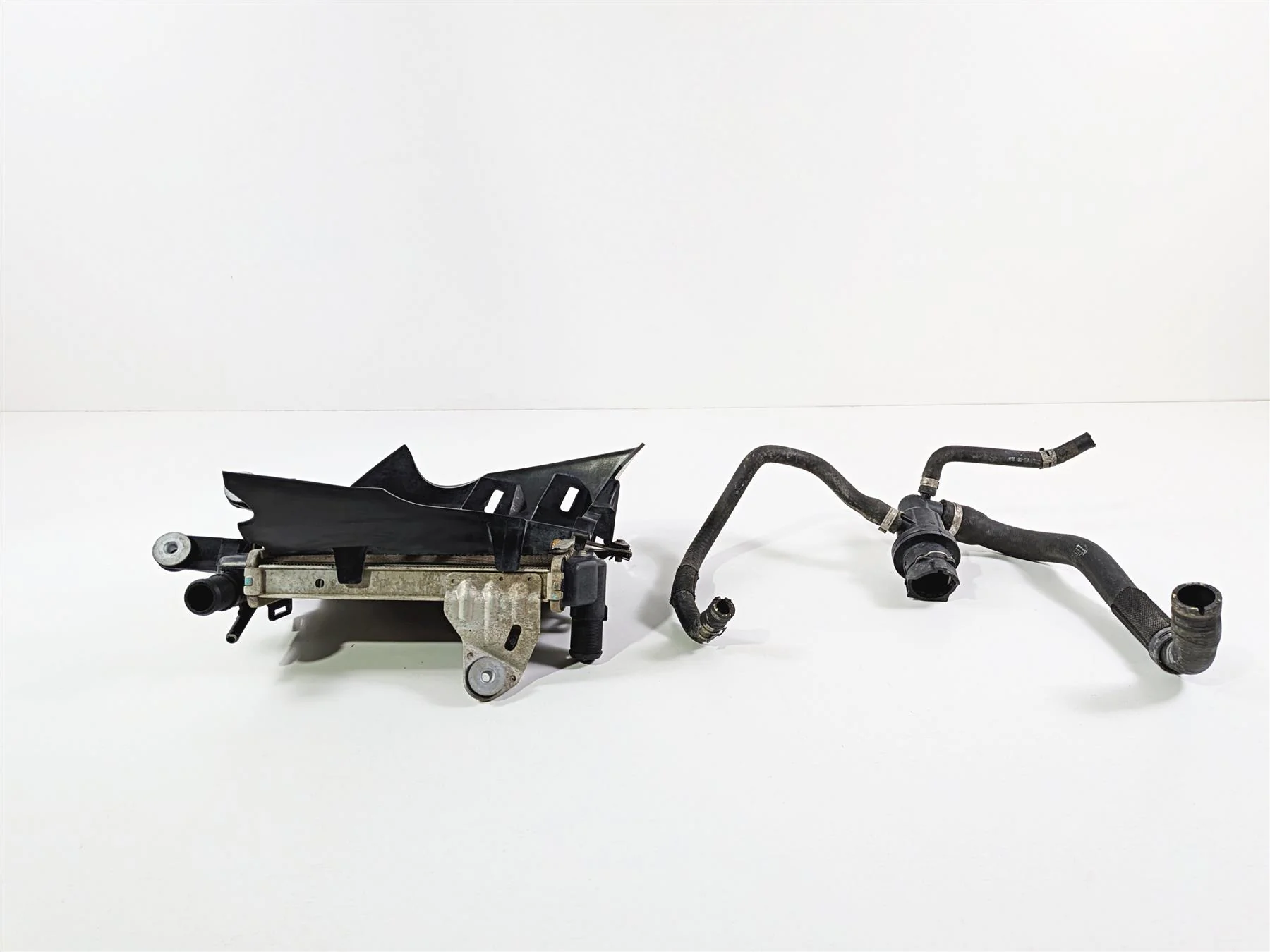 2015 BMW R1200GS  K50 Right Left Radiator Fan & Covers -No Leaks 17118546416 - Image 18