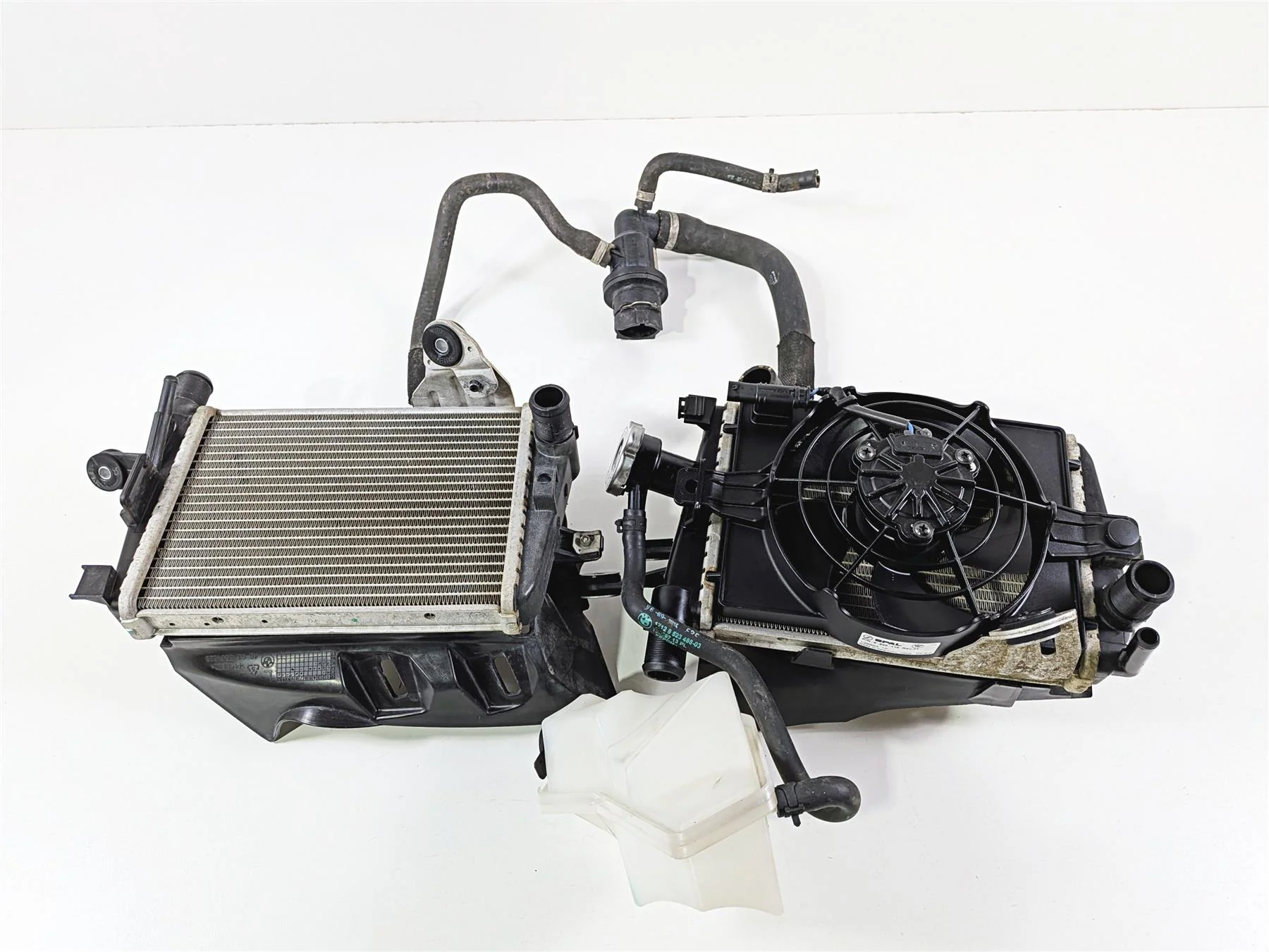 2015 BMW R1200GS  K50 Right Left Radiator Fan & Covers -No Leaks 17118546416 - Image 3