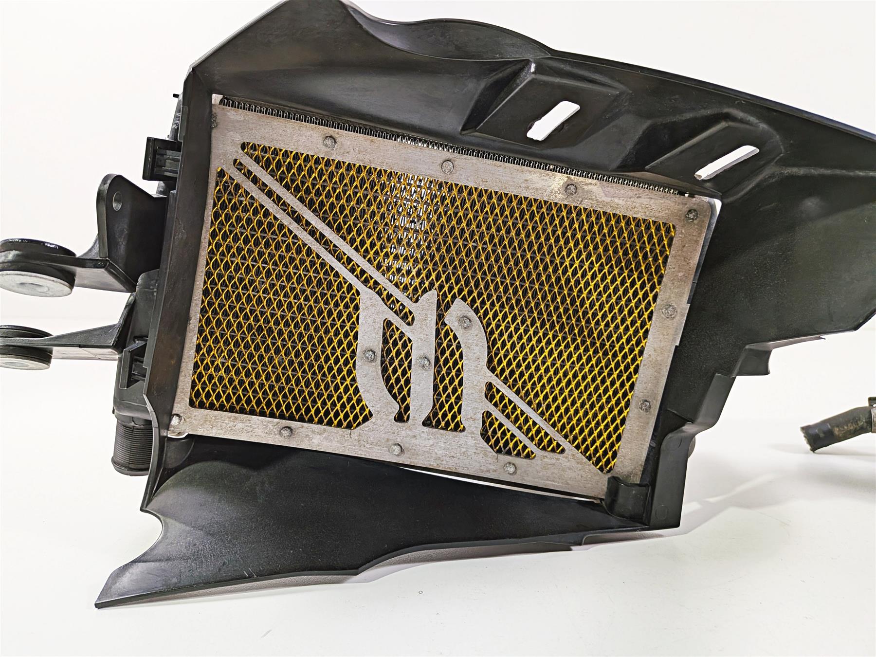2015 BMW R1200GS  K50 Right Left Radiator Fan & Covers -No Leaks 17118546416 - Image 5