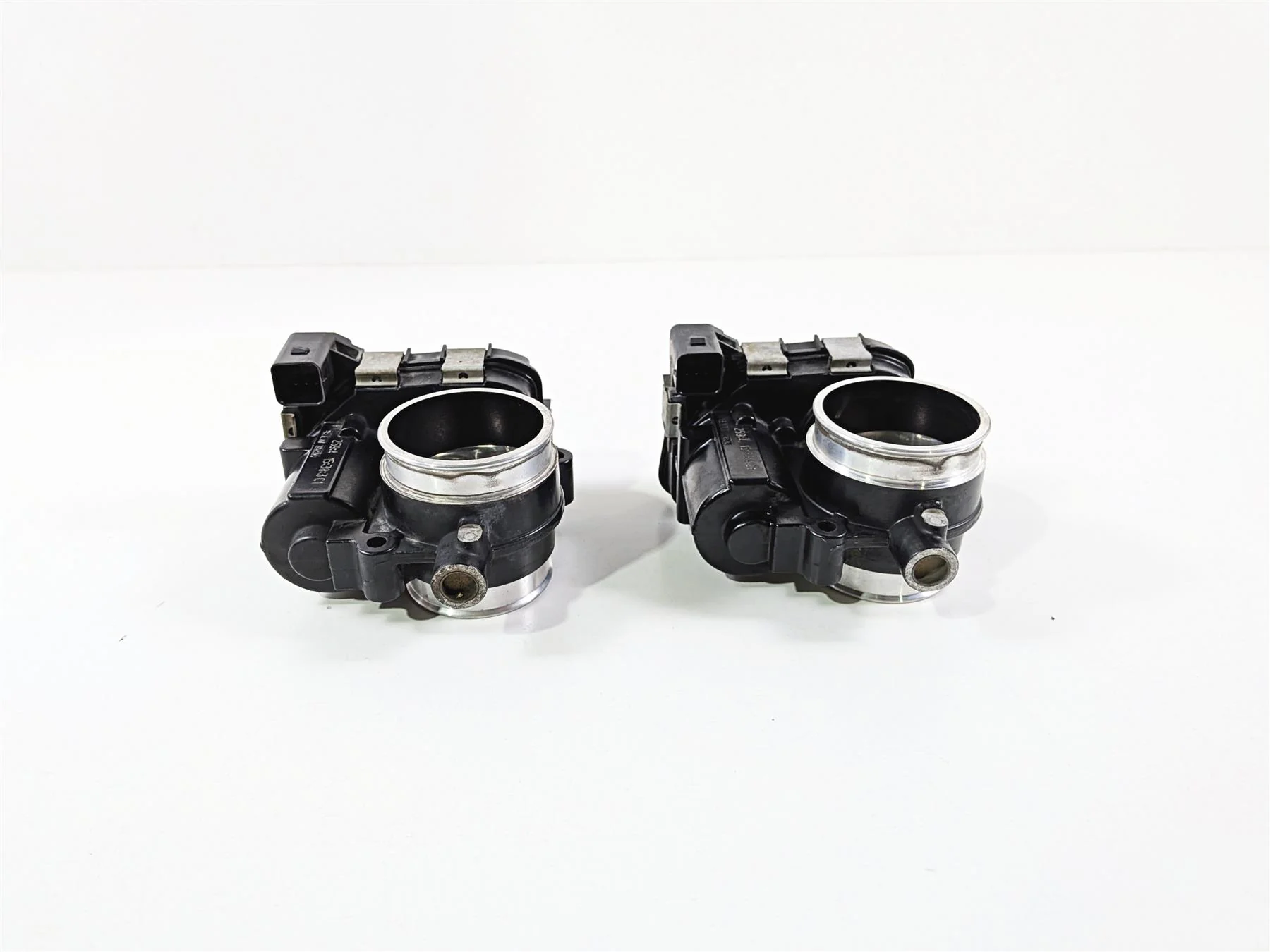 2015 BMW R1200GS  K50 Throttle Bodies Body Fuel Injection Set 13548564959 - Image 2