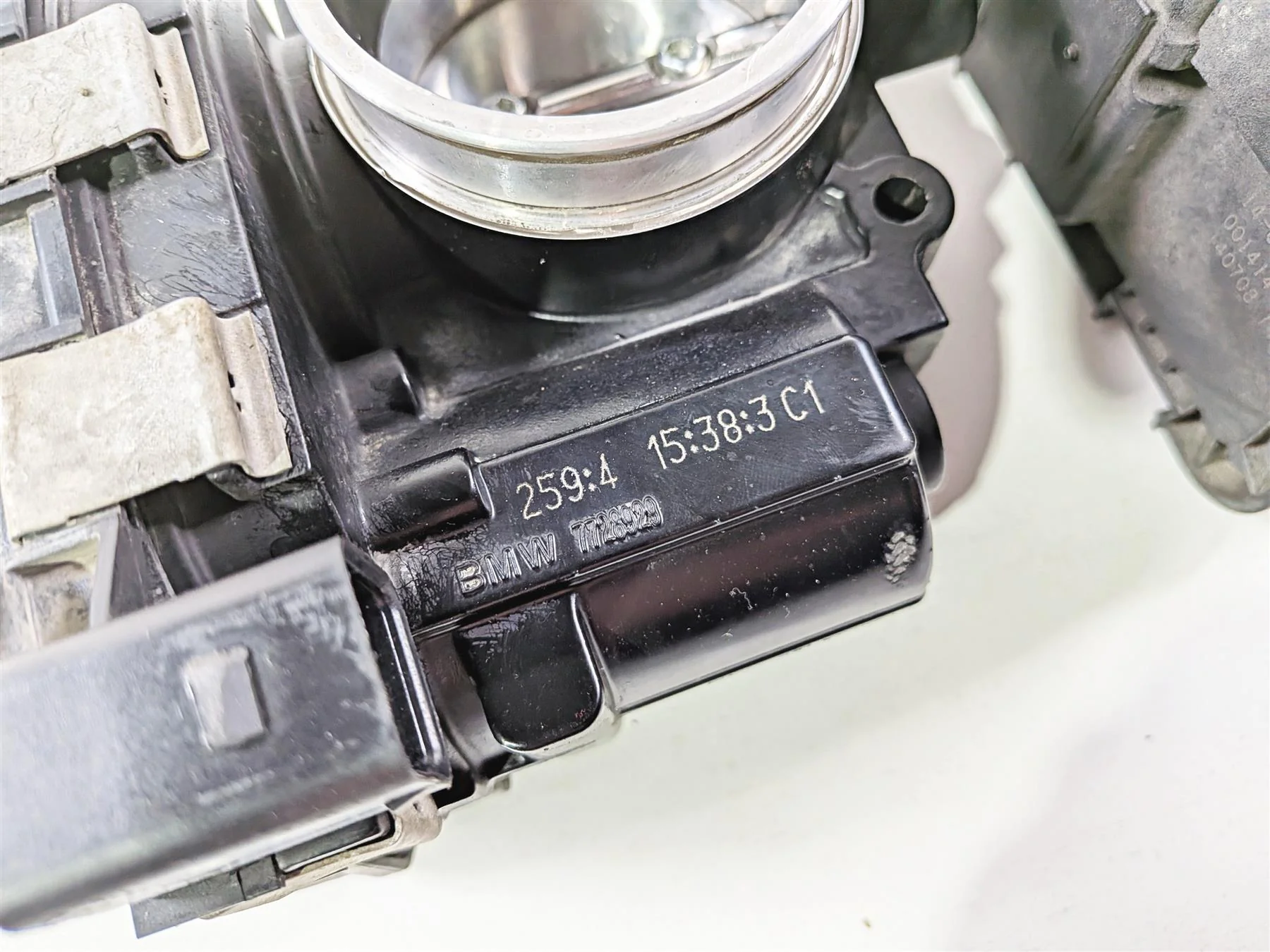2015 BMW R1200GS  K50 Throttle Bodies Body Fuel Injection Set 13548564959 - Image 6