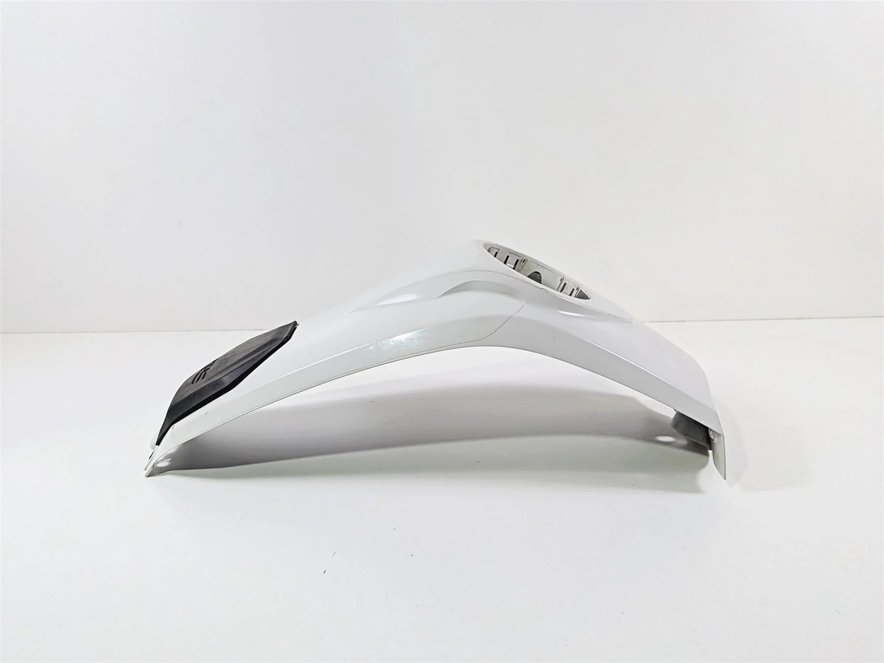 2015 BMW R1200GS K50 White Center Tank Cover Fairing 46638533667 46638563438 - Image 3