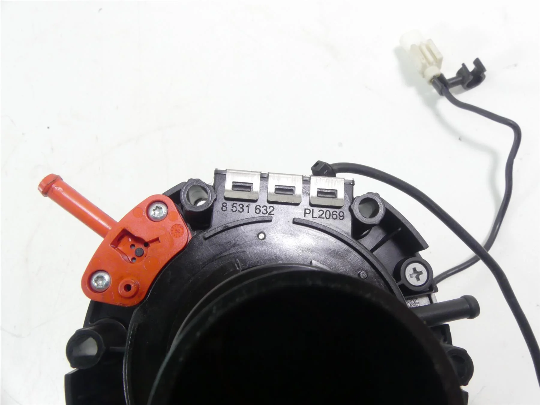 2015 BMW R1200RT K52 Keyless Fuel Gas Petrol Tank Cap + Mounts 16118552106 - Image 11