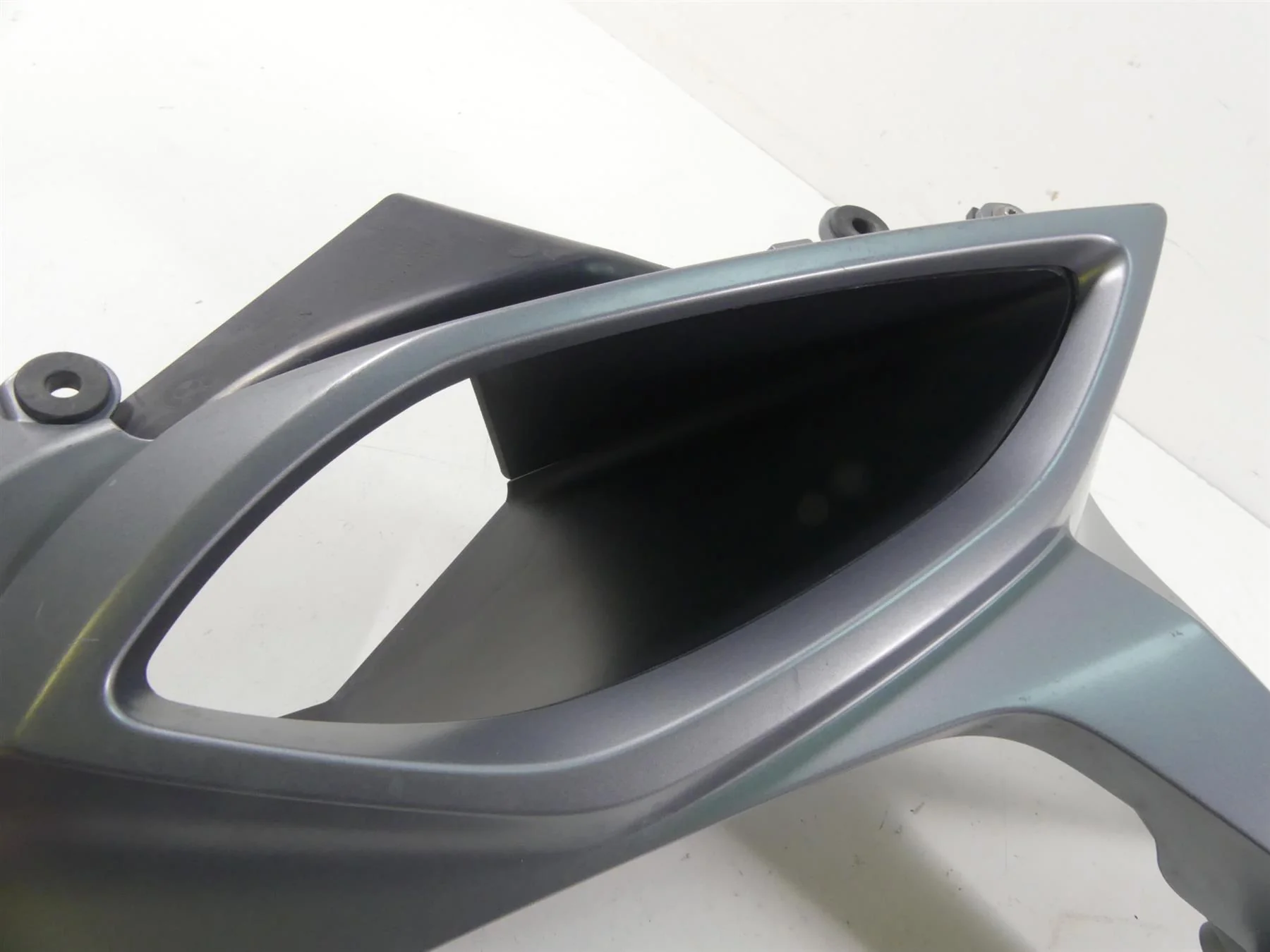 2015 BMW R1200RT K52 Left Side Between Leg Knee Fairing Cover 46638533581 - Image 6