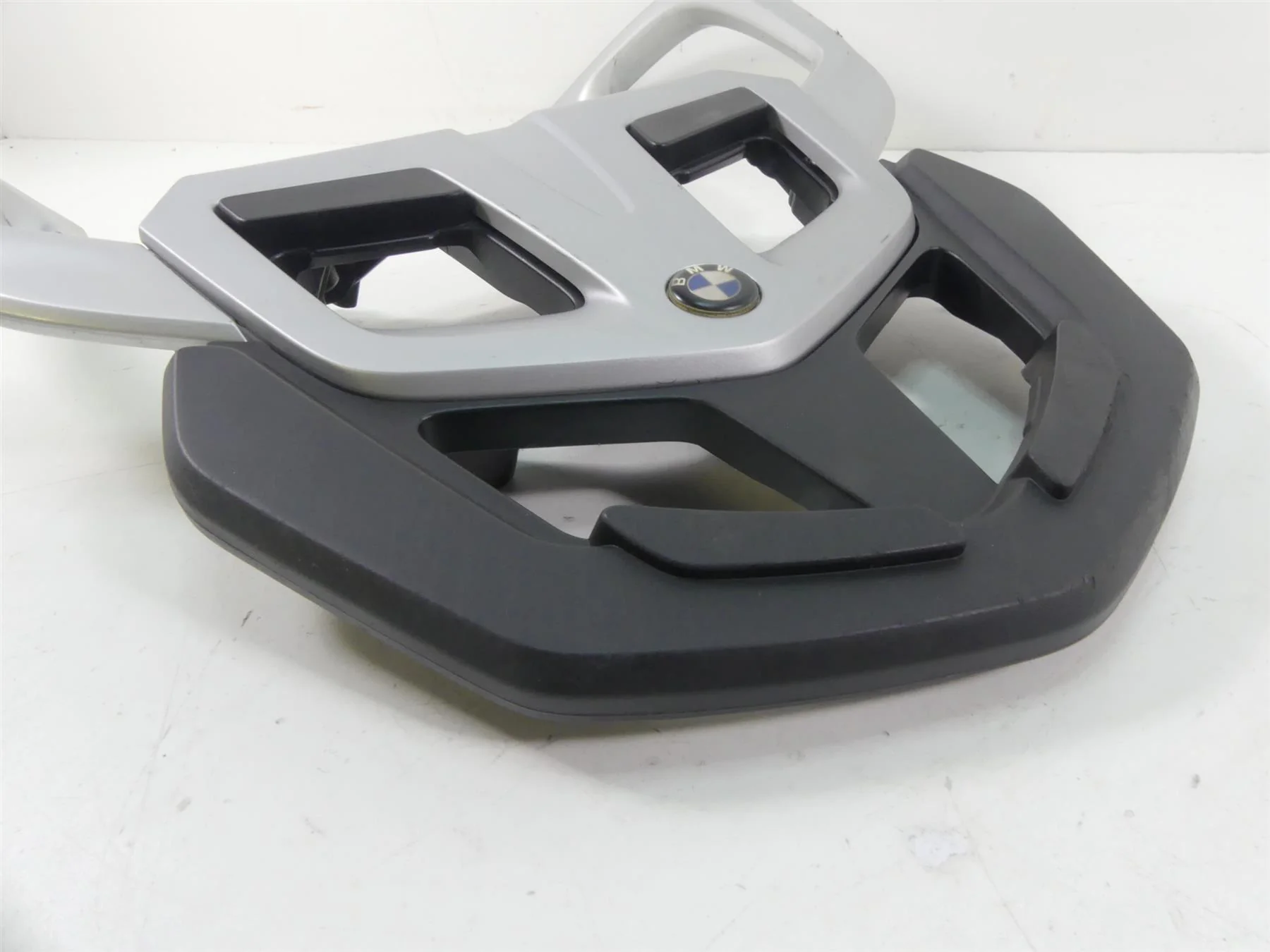 2015 BMW R1200RT K52 Rear Luggage Rack Carrier + Rear Grabs Set 46548520650 - Image 9