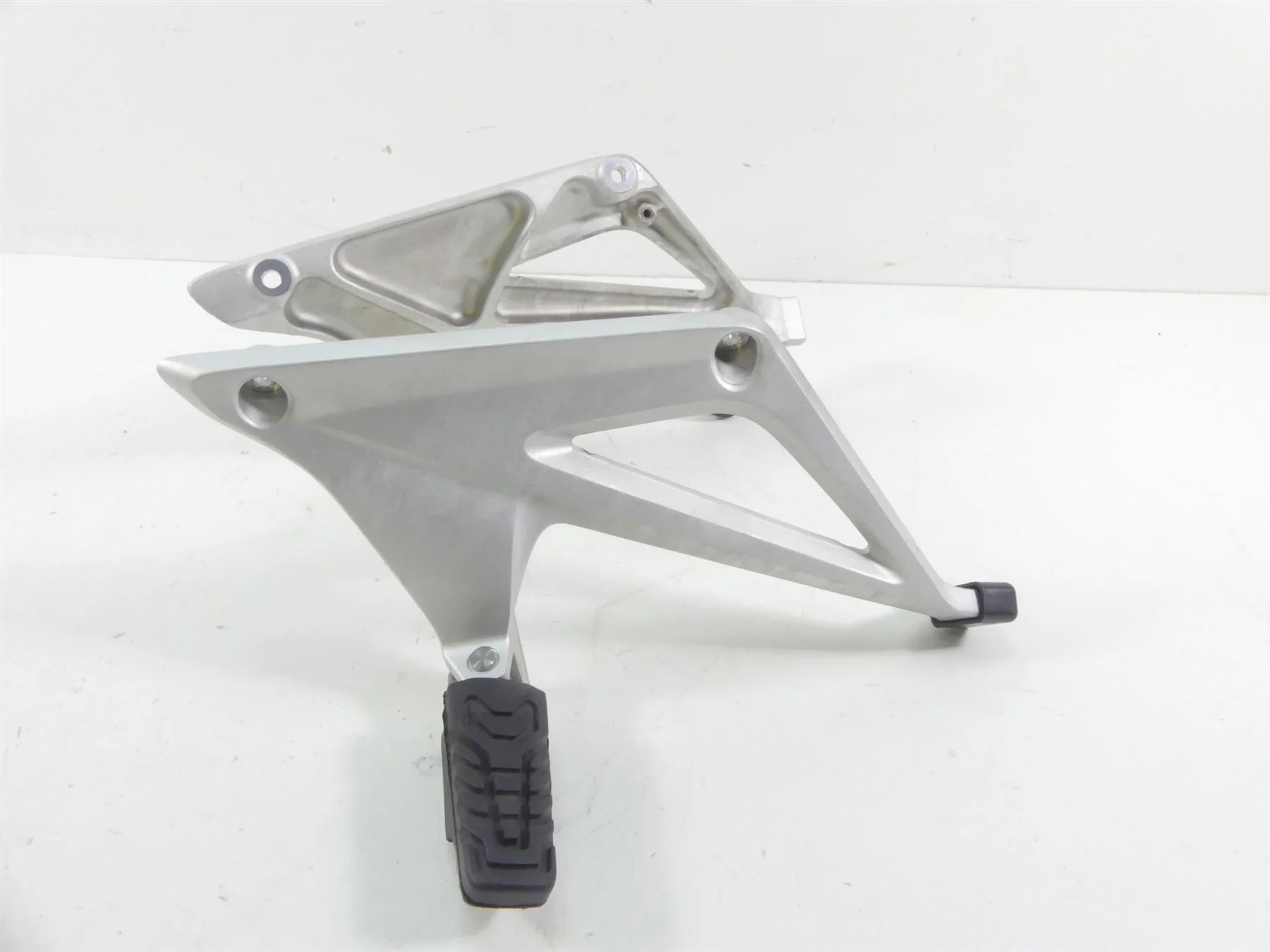 2015 BMW R1200RT K52 Rear Passenger Footpeg Foot Peg Set 46718534789 46718534790 - Image 2