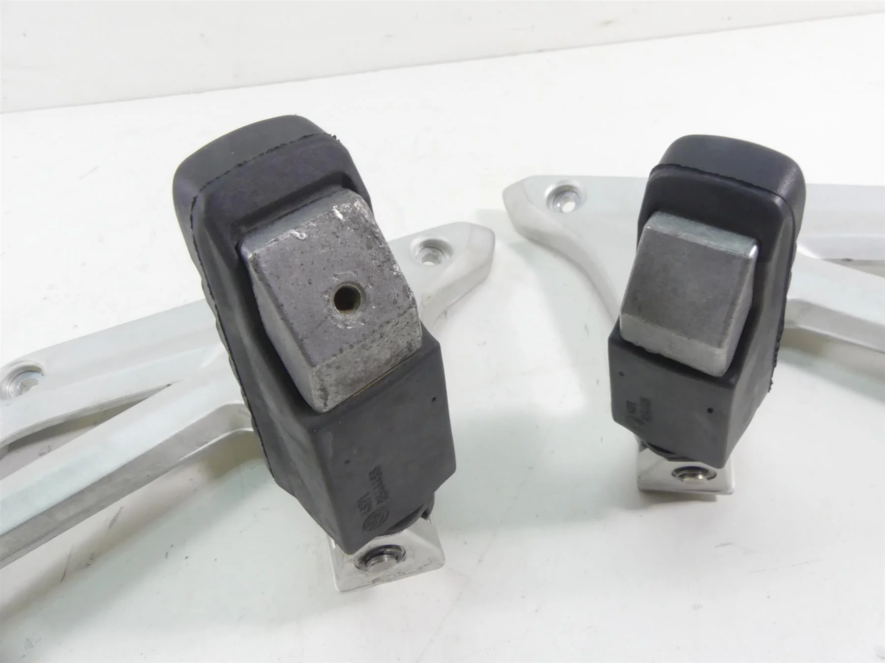 2015 BMW R1200RT K52 Rear Passenger Footpeg Foot Peg Set 46718534789 46718534790 - Image 9