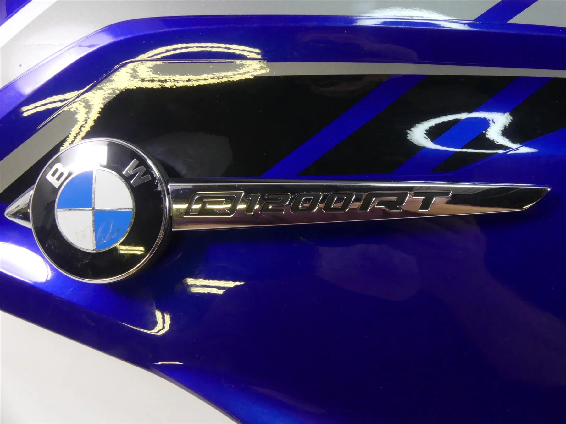 2015 BMW R1200RT K52 Right Side Blue Tank Cover Fairing 40902347090 - Image 12
