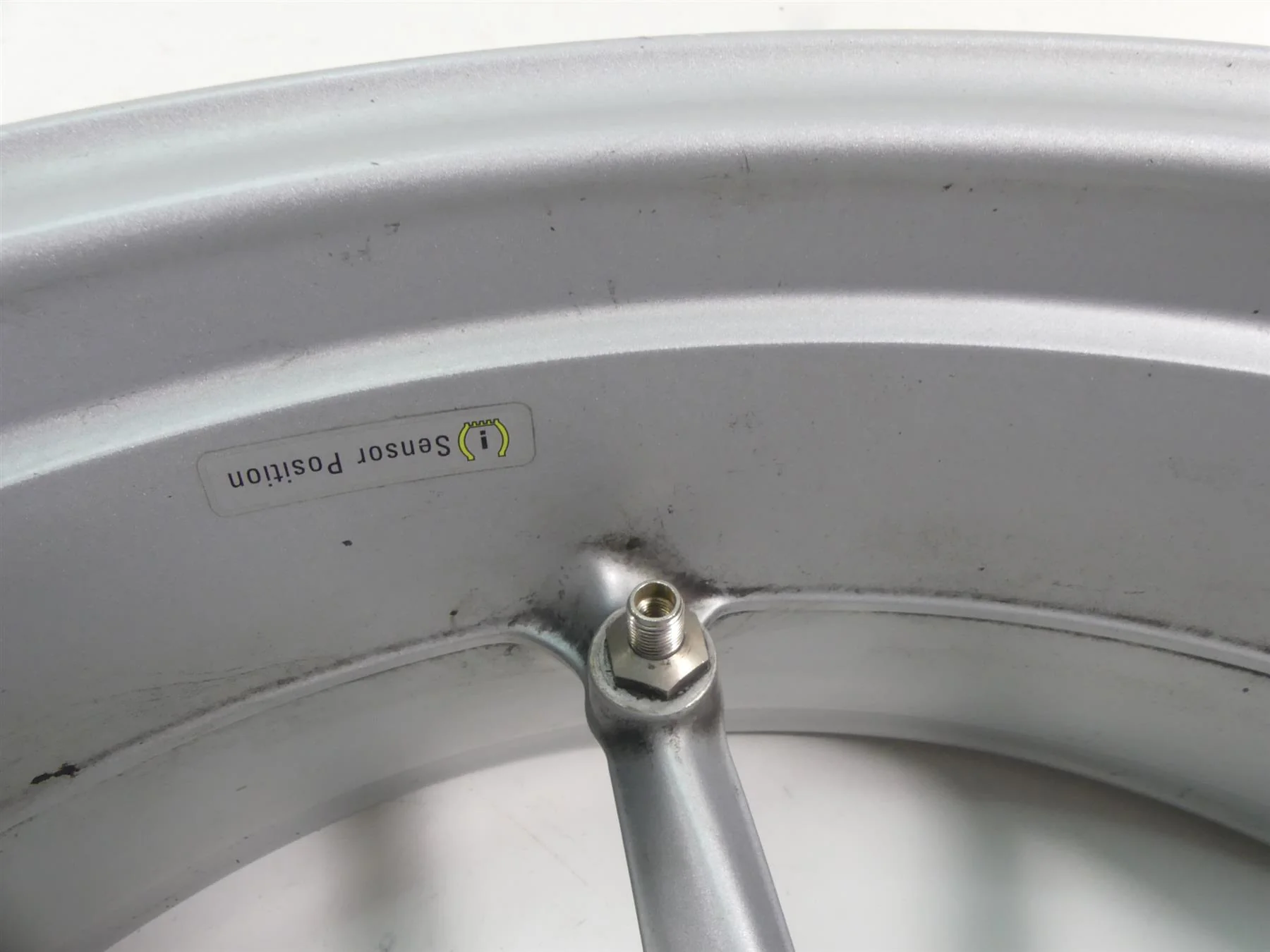 2015 BMW R1200RT K52 Straight Rear Cast Wheel Rim 17x5.5 36317727235 8530614 - Image 9