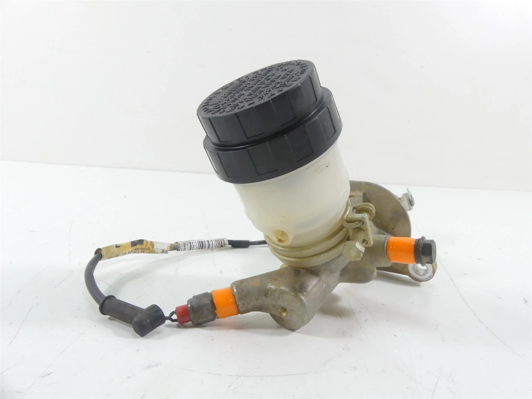 2015 Can-Am Commander 1000XT 11/16 Brake Master Cylinder 705600681 705601505 - Image 3