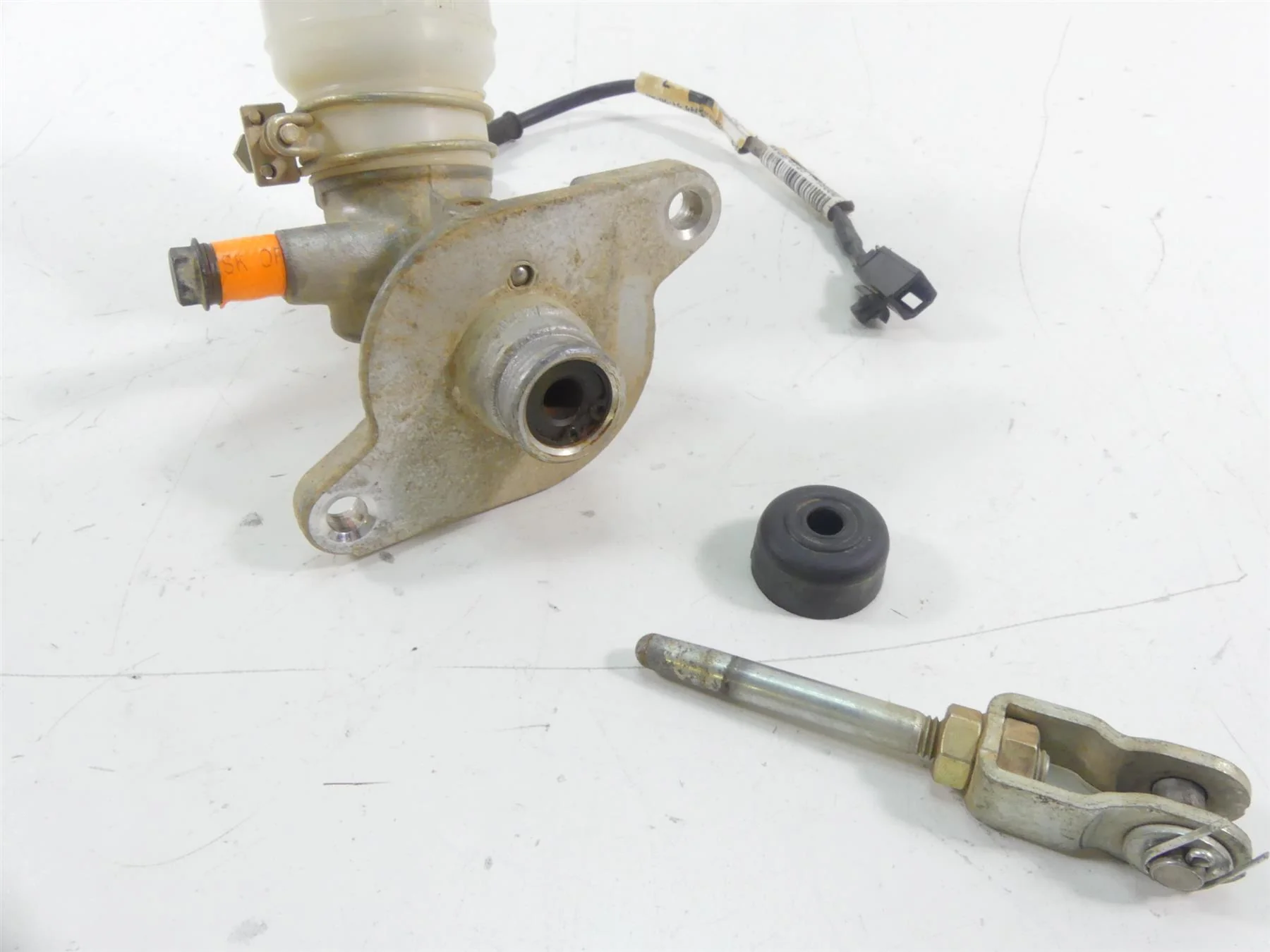 2015 Can-Am Commander 1000XT 11/16 Brake Master Cylinder 705600681 705601505 - Image 4
