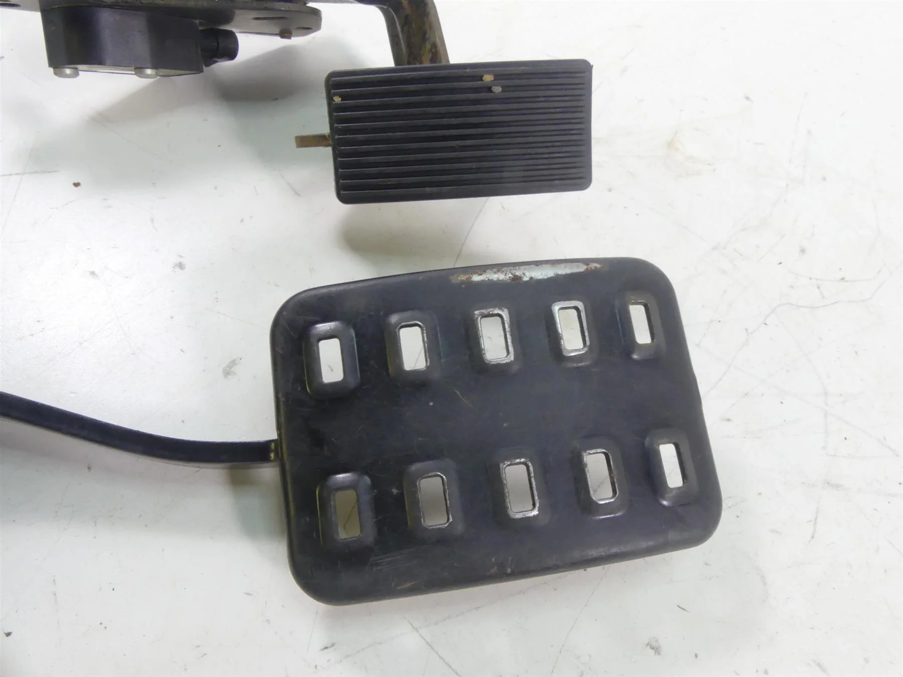2015 Can-Am Commander 1000XT Accelerate Brake Foot Pedal 317780-001 318060 - Image 7