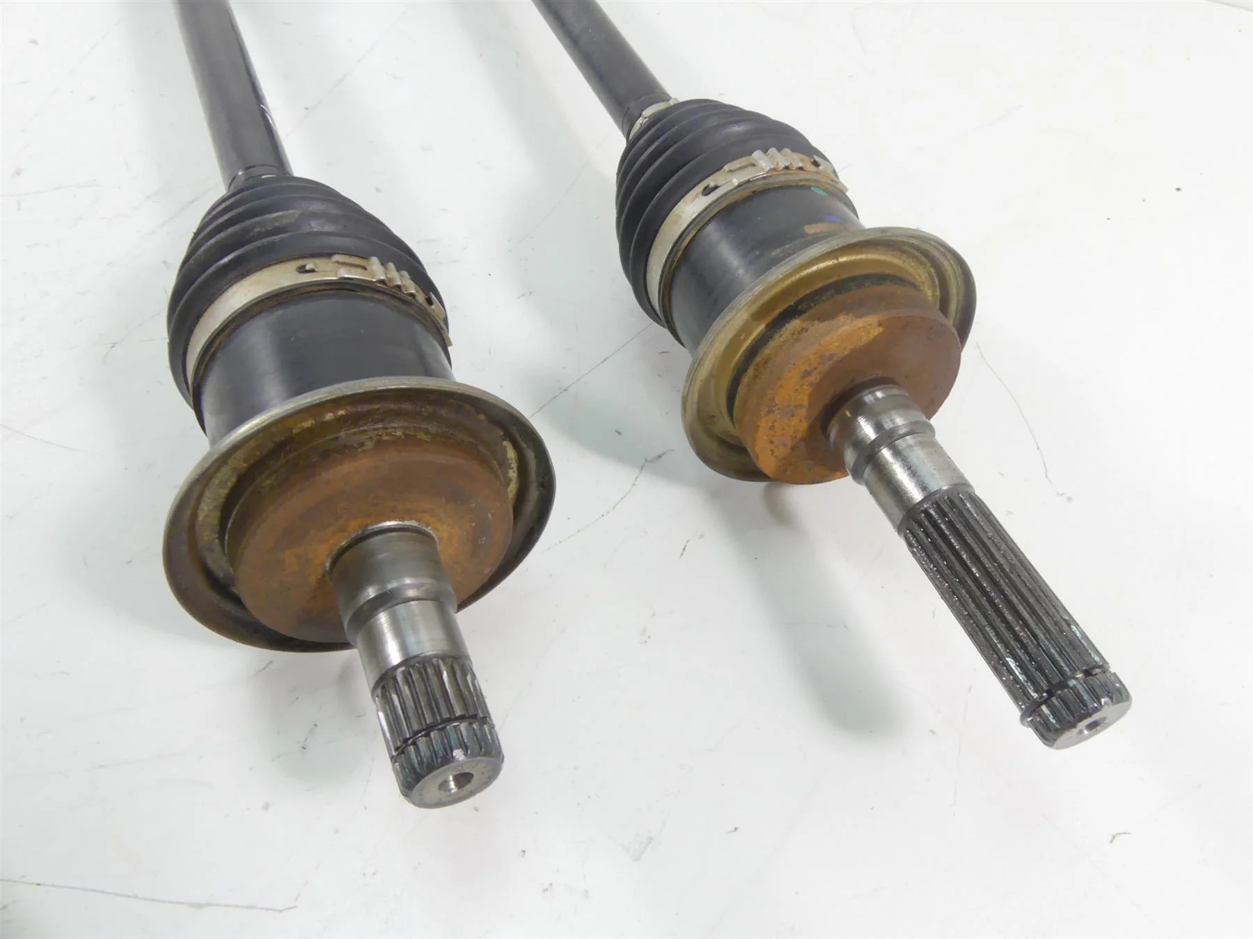 2015 Can-Am Commander 1000XT Front Cv Drive Shaft Axle Set 705401872 705401871 - Image 3