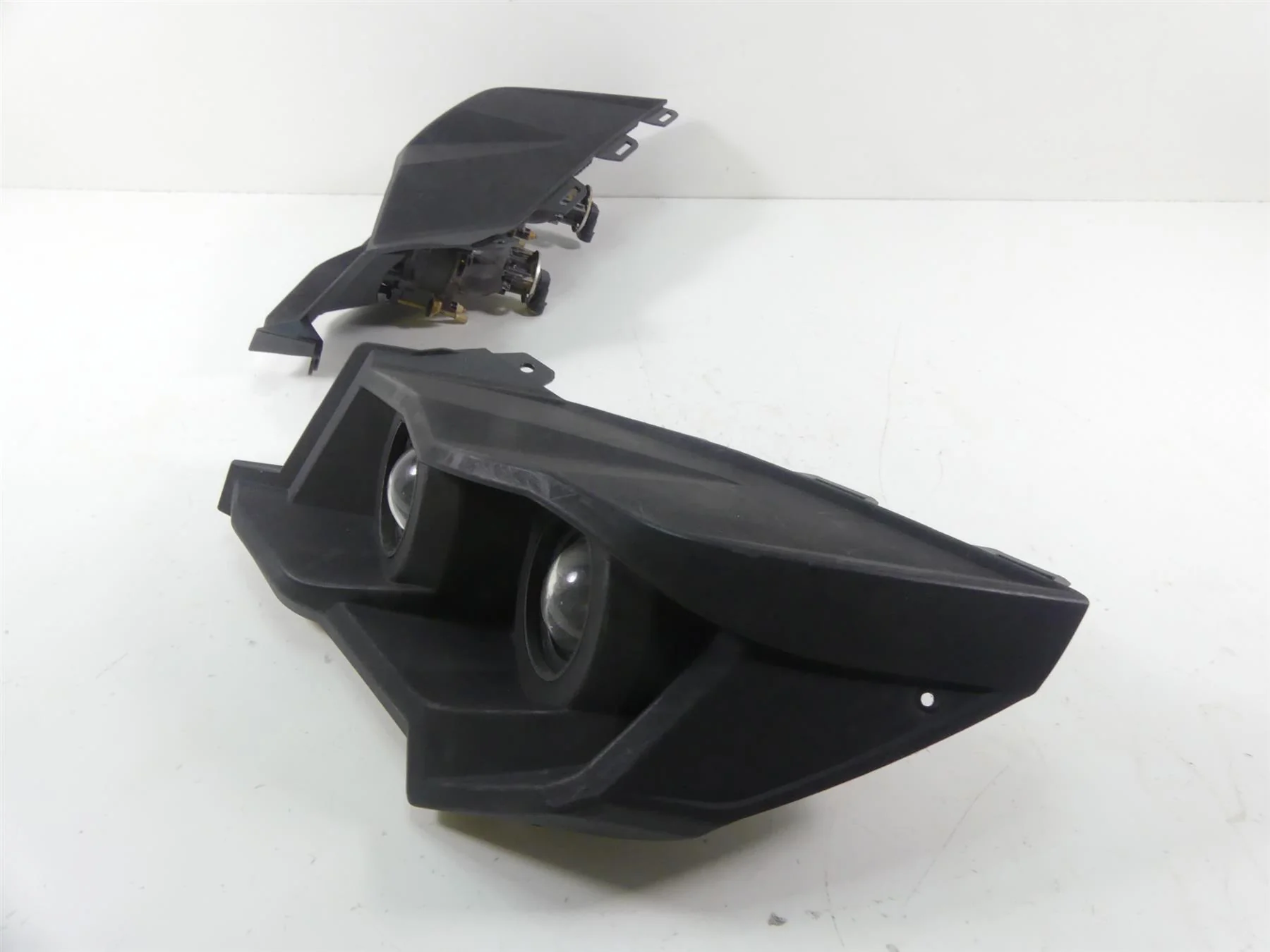 2015 Can-Am Commander 1000XT Headlight Head Light Set 710002524 710006176 - Image 2