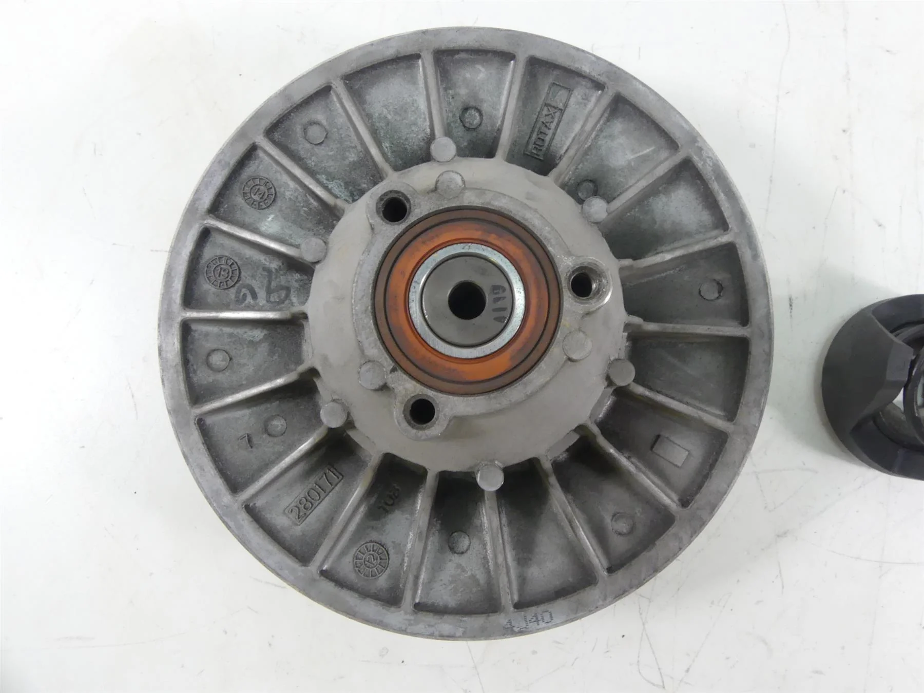 2015 Can-Am Commander 1000XT Secondary Driven Drive Clutch 1K 420280178 - Image 3