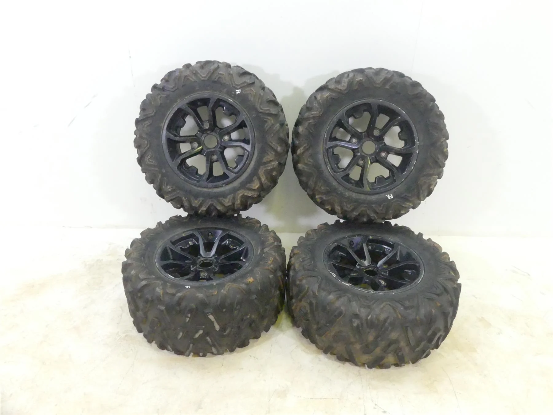 2015 Can-Am Commander 1000XT Wheel Tire Maxxis Bighorn 2.0 27x11-14 27x9-14