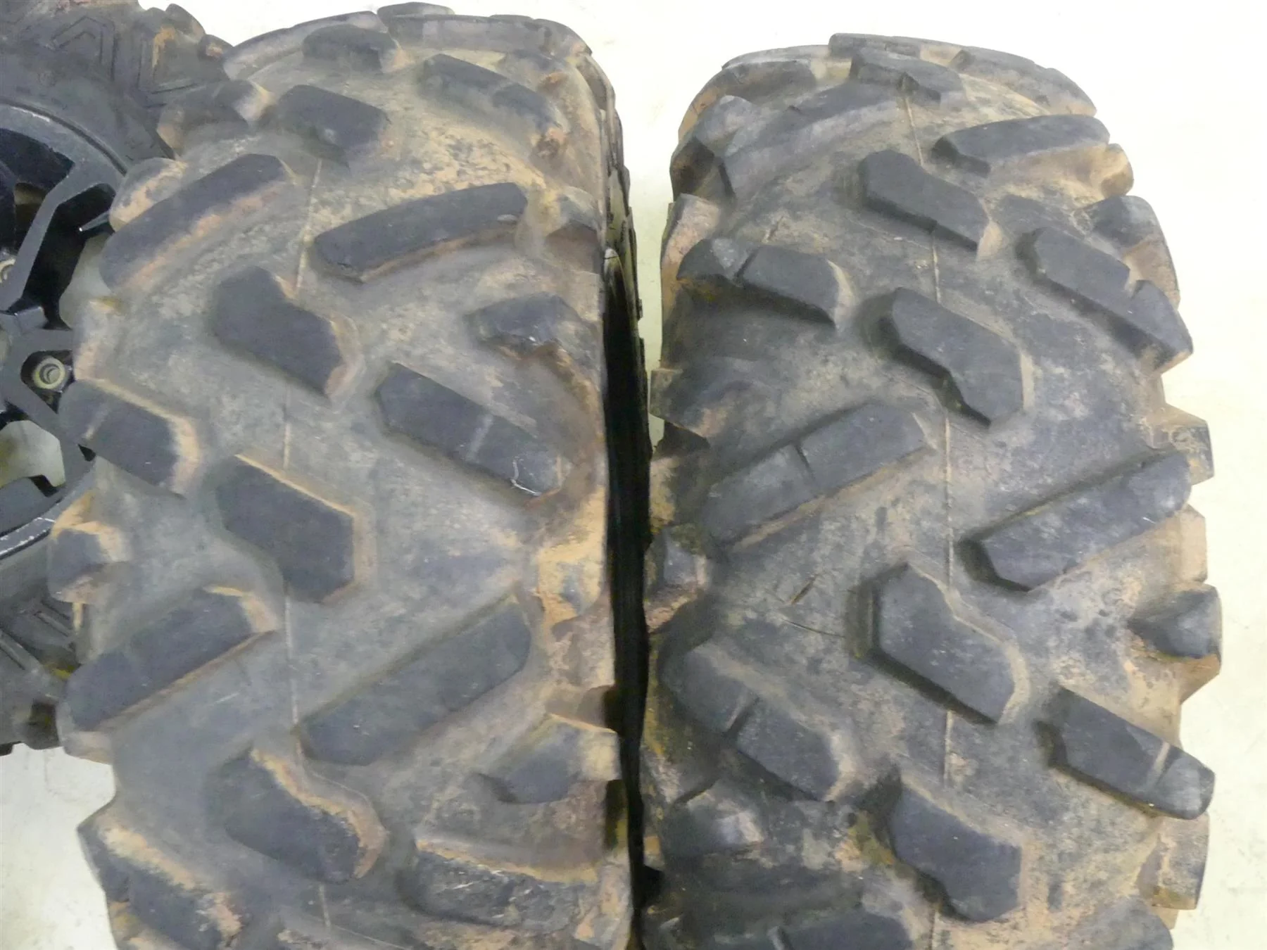 2015 Can-Am Commander 1000XT Wheel Tire Maxxis Bighorn 2.0 27x11-14 27x9-14 - Image 4