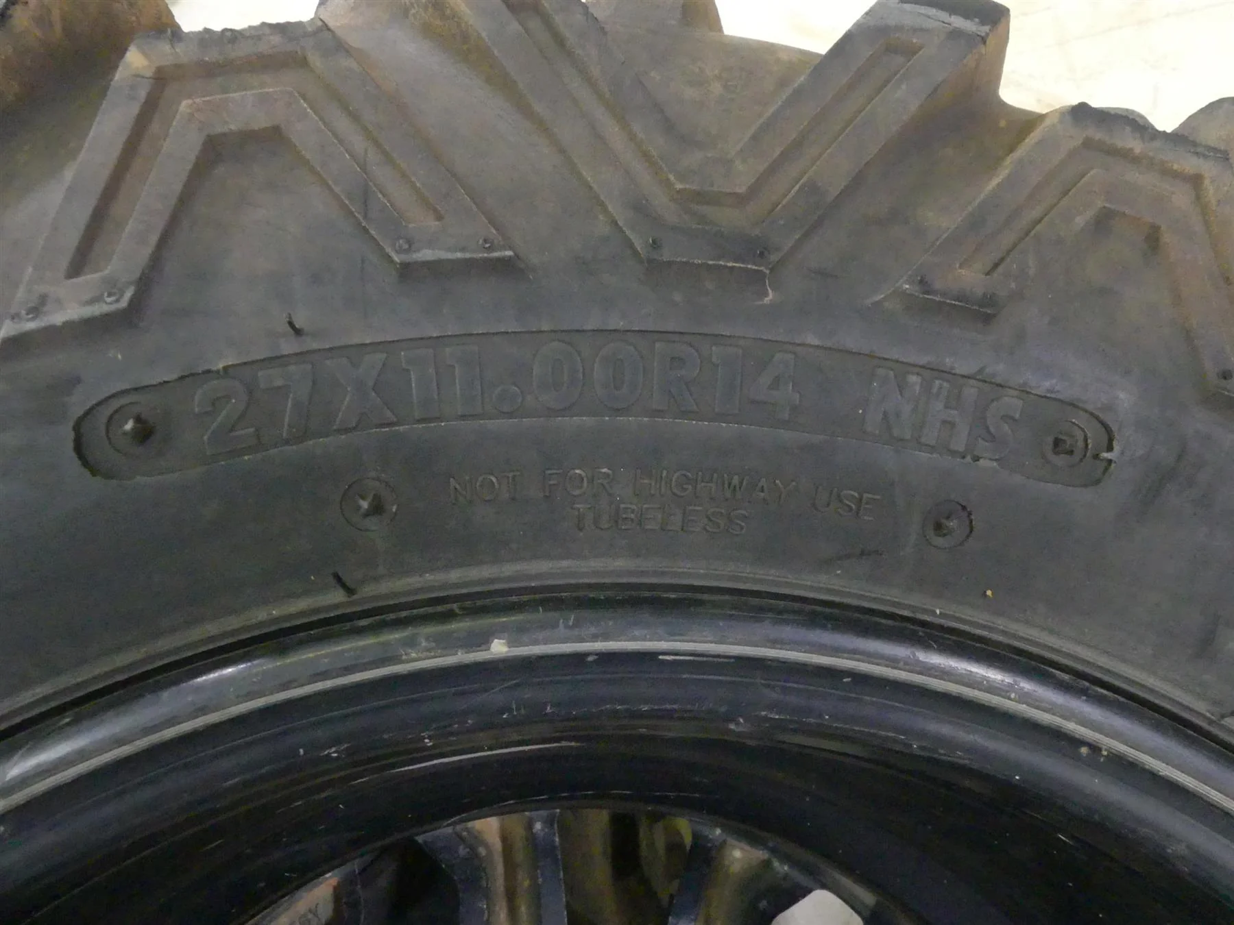 2015 Can-Am Commander 1000XT Wheel Tire Maxxis Bighorn 2.0 27x11-14 27x9-14 - Image 5