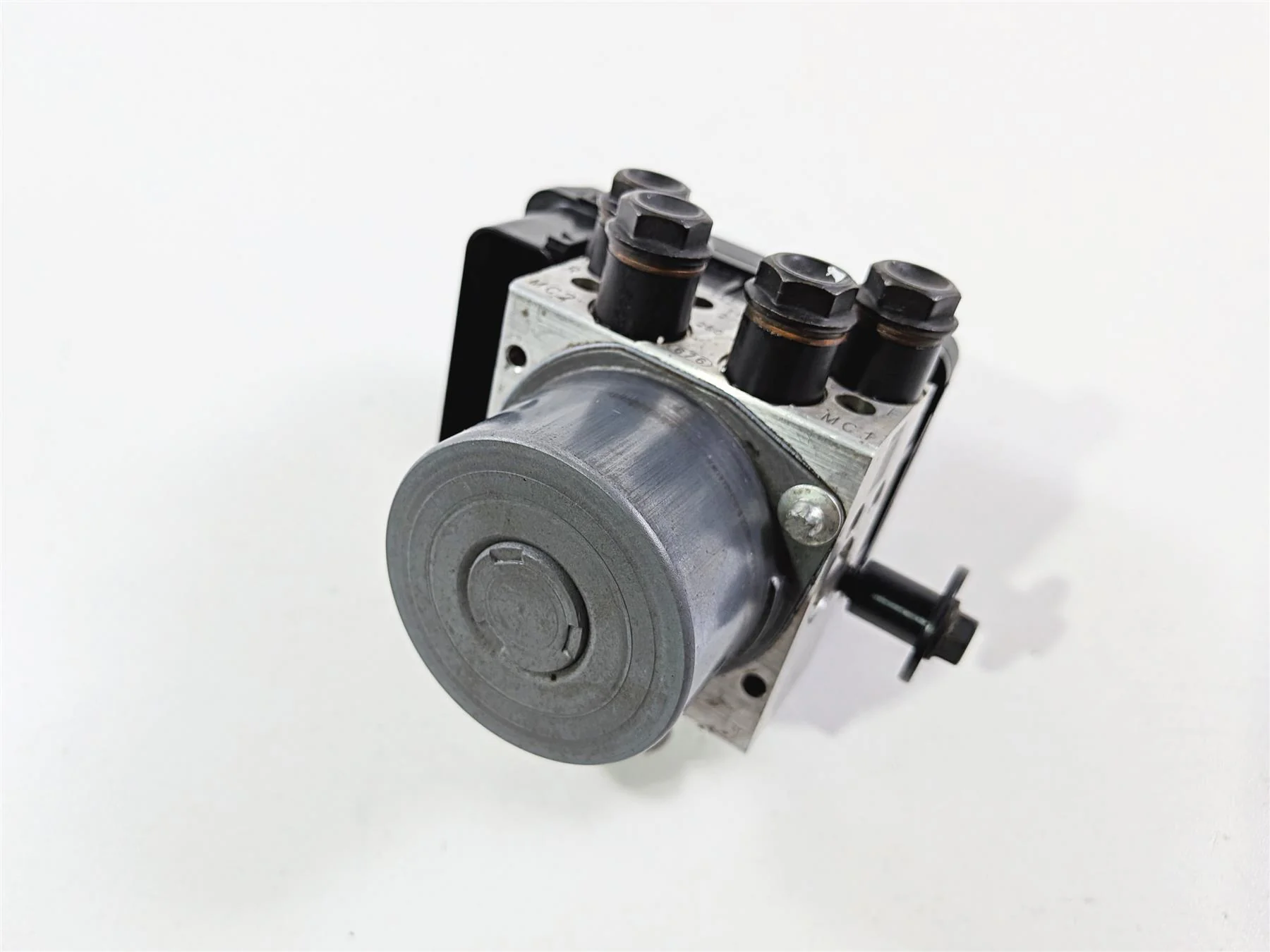 2015 Ducati Diavel Dark Abs Brake Pump Module 54240491A - Image 13
