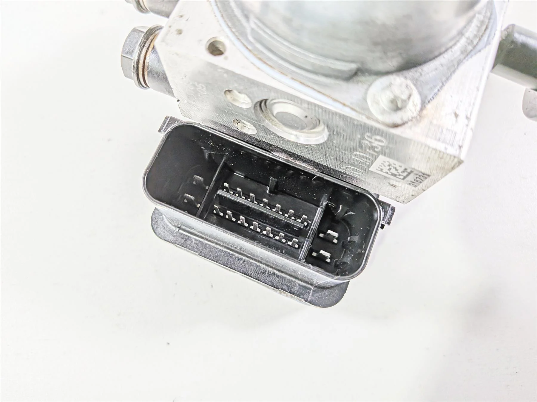 2015 Ducati Diavel Dark Abs Brake Pump Module 54240491A - Image 7