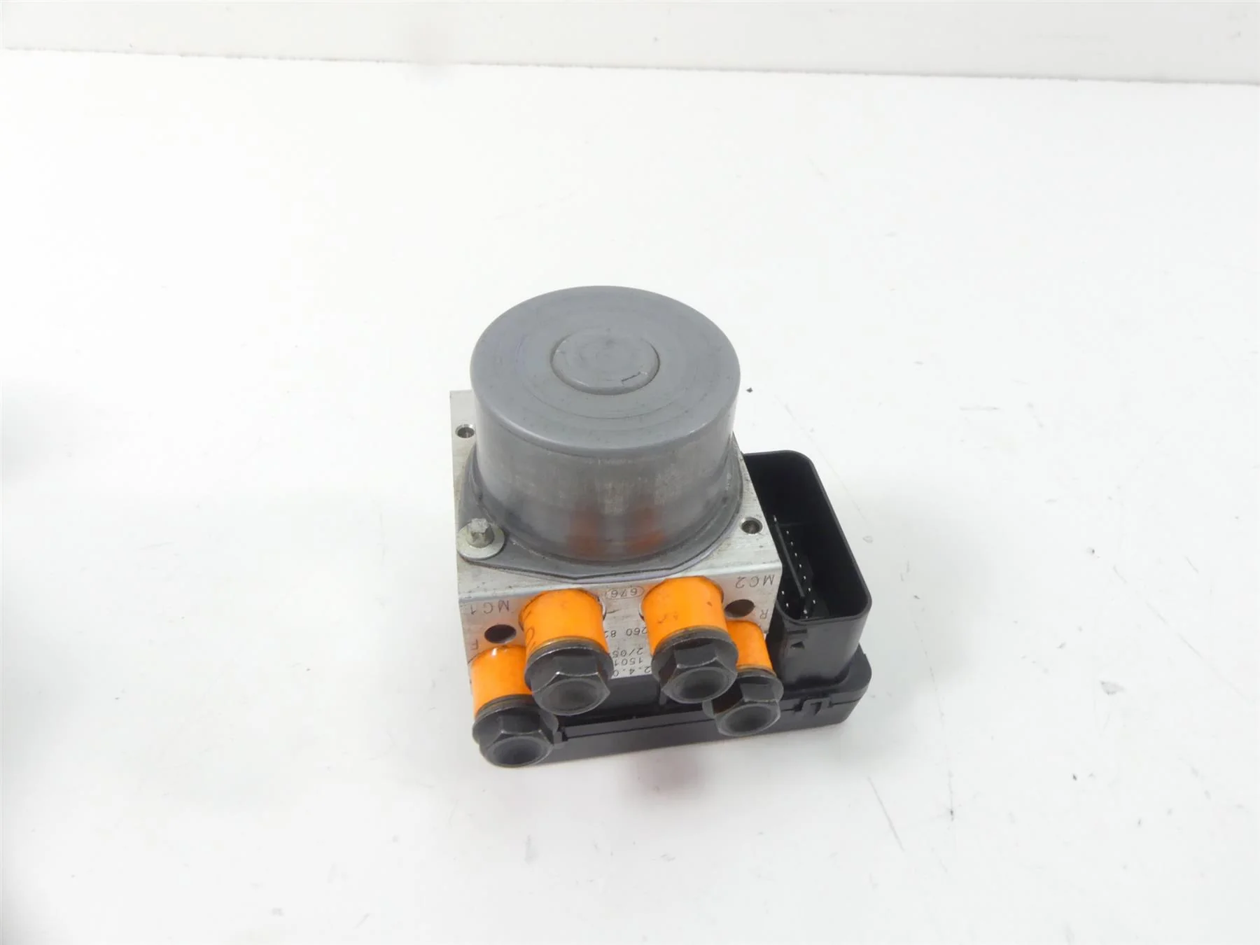 2015 Ducati Diavel Dark Abs Brake Pump Pressure Modulator Module 54240491A - Image 4