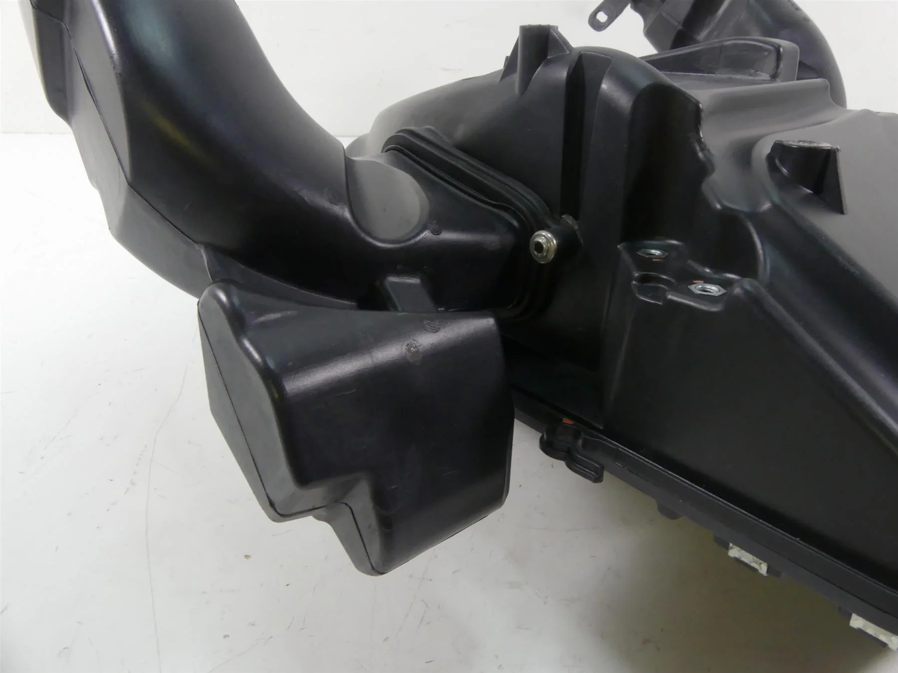 2015 Ducati Diavel Dark Air Cleaner Cooler Filter Breather & Ram Tubes 44213031A - Image 7