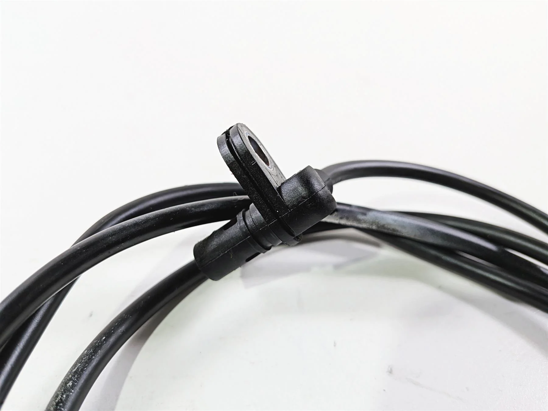 2015 Ducati Diavel Dark Bosch Rear Abs Brake Wheel Speed Sensor 55212111B - Image 8