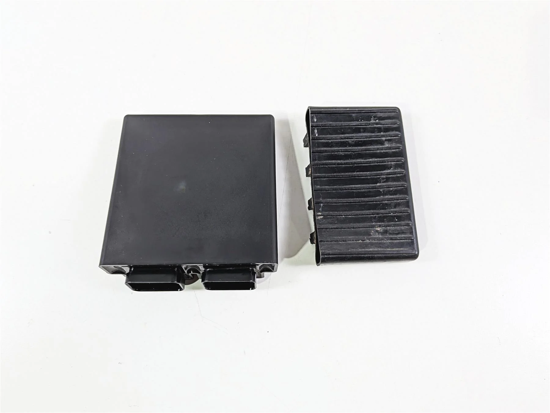 2015 Ducati Diavel Dark Cdi Ecu Ecm Engine Control Module 28641751A - Image 4
