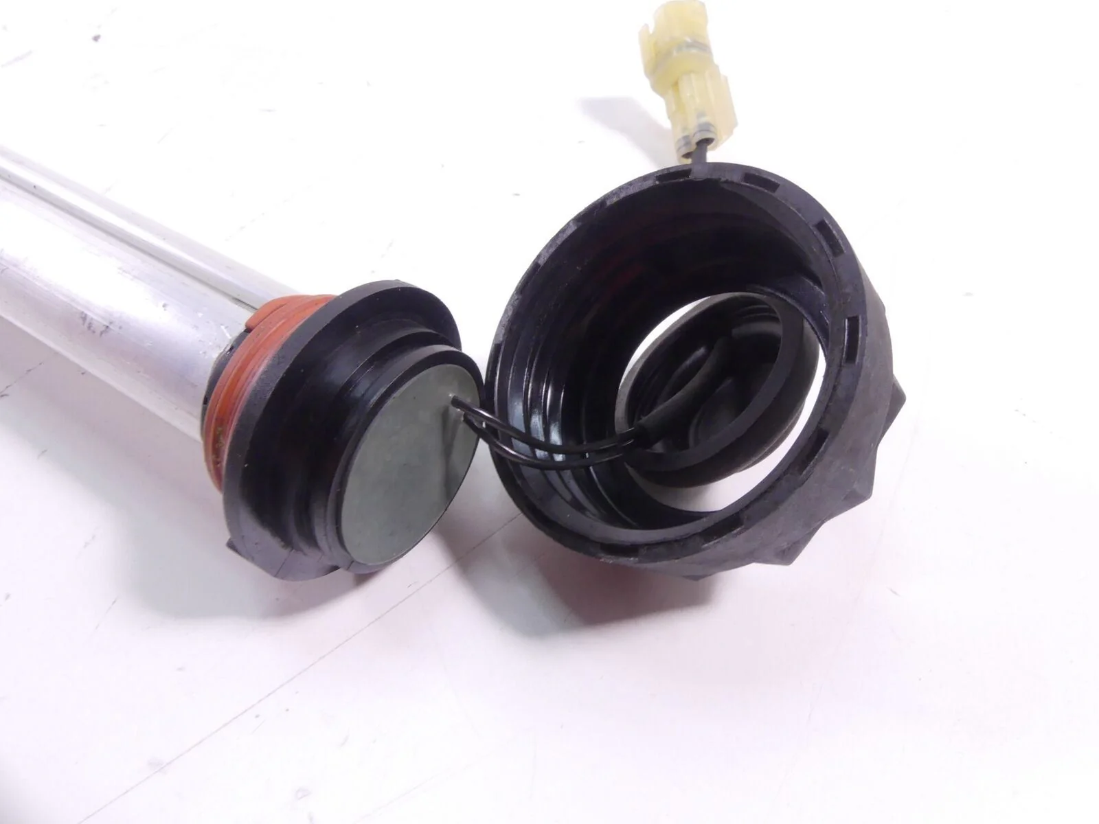 2015 Ducati Diavel Dark Fuel Gas Petrol Level Sending Unit 59210221C - Image 5
