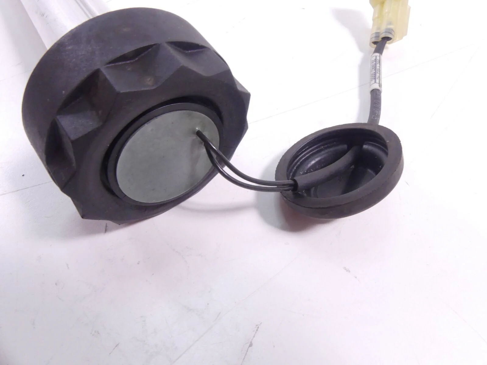 2015 Ducati Diavel Dark Fuel Gas Petrol Level Sending Unit 59210221C - Image 6