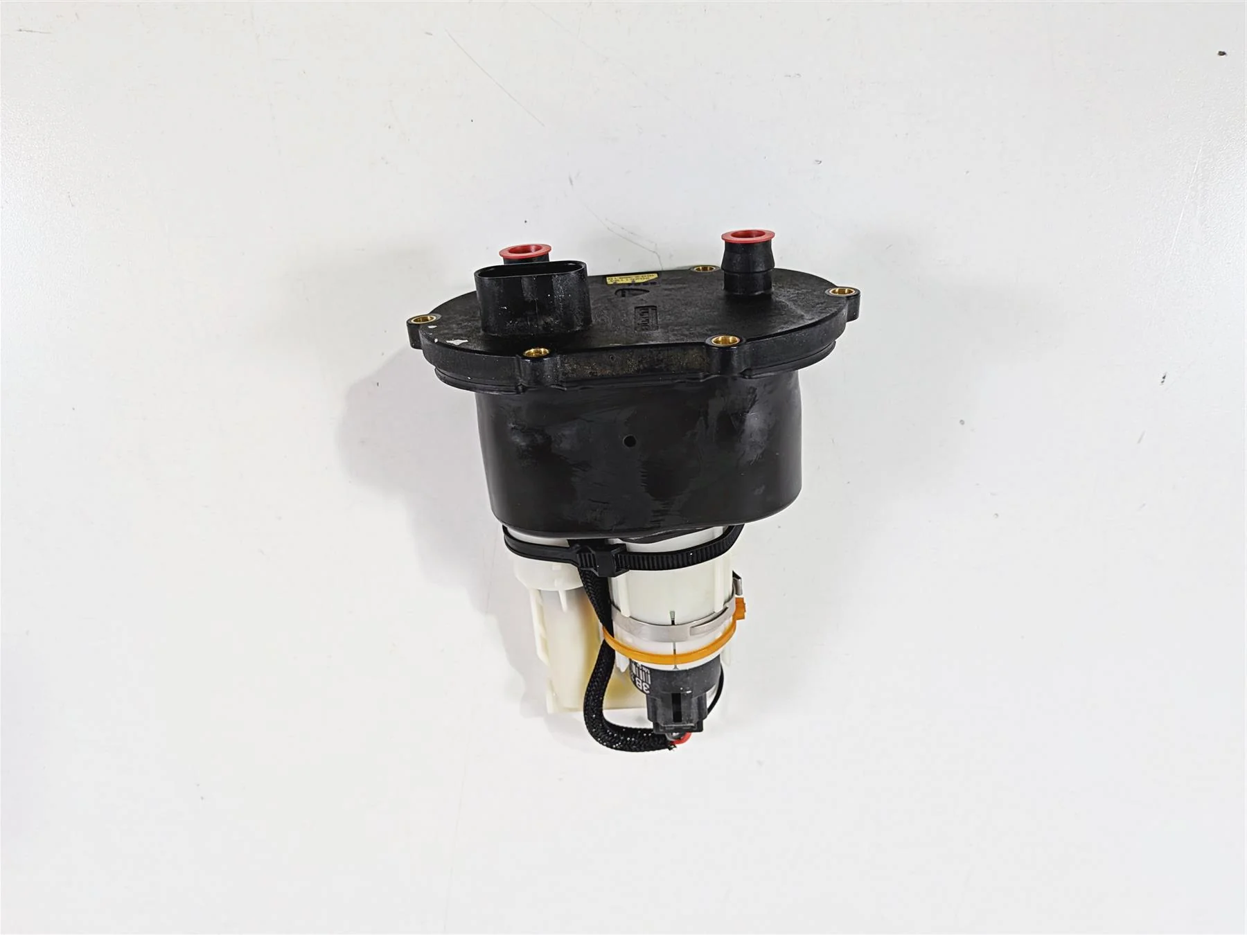 2015 Ducati Diavel Dark Fuel Gas Petrol Pump - Tested 16023981B - Image 2