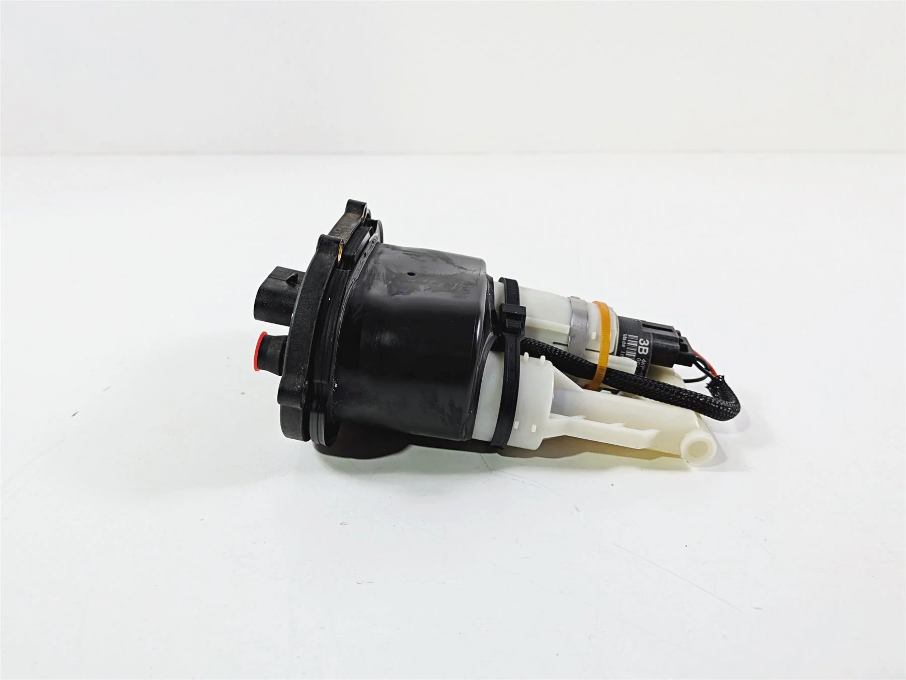 2015 Ducati Diavel Dark Fuel Gas Petrol Pump - Tested 16023981B - Image 6