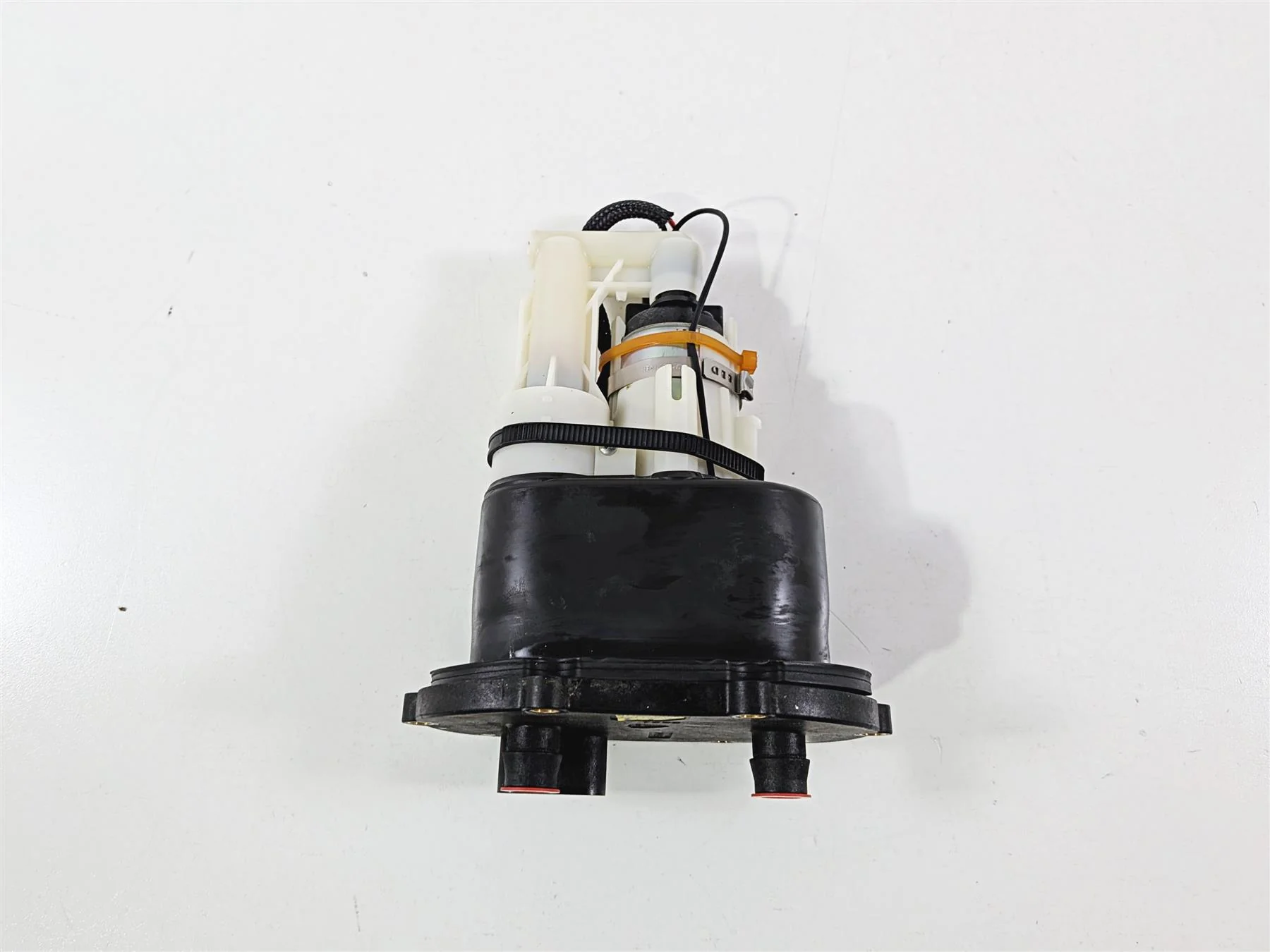 2015 Ducati Diavel Dark Fuel Gas Petrol Pump - Tested 16023981B - Image 7