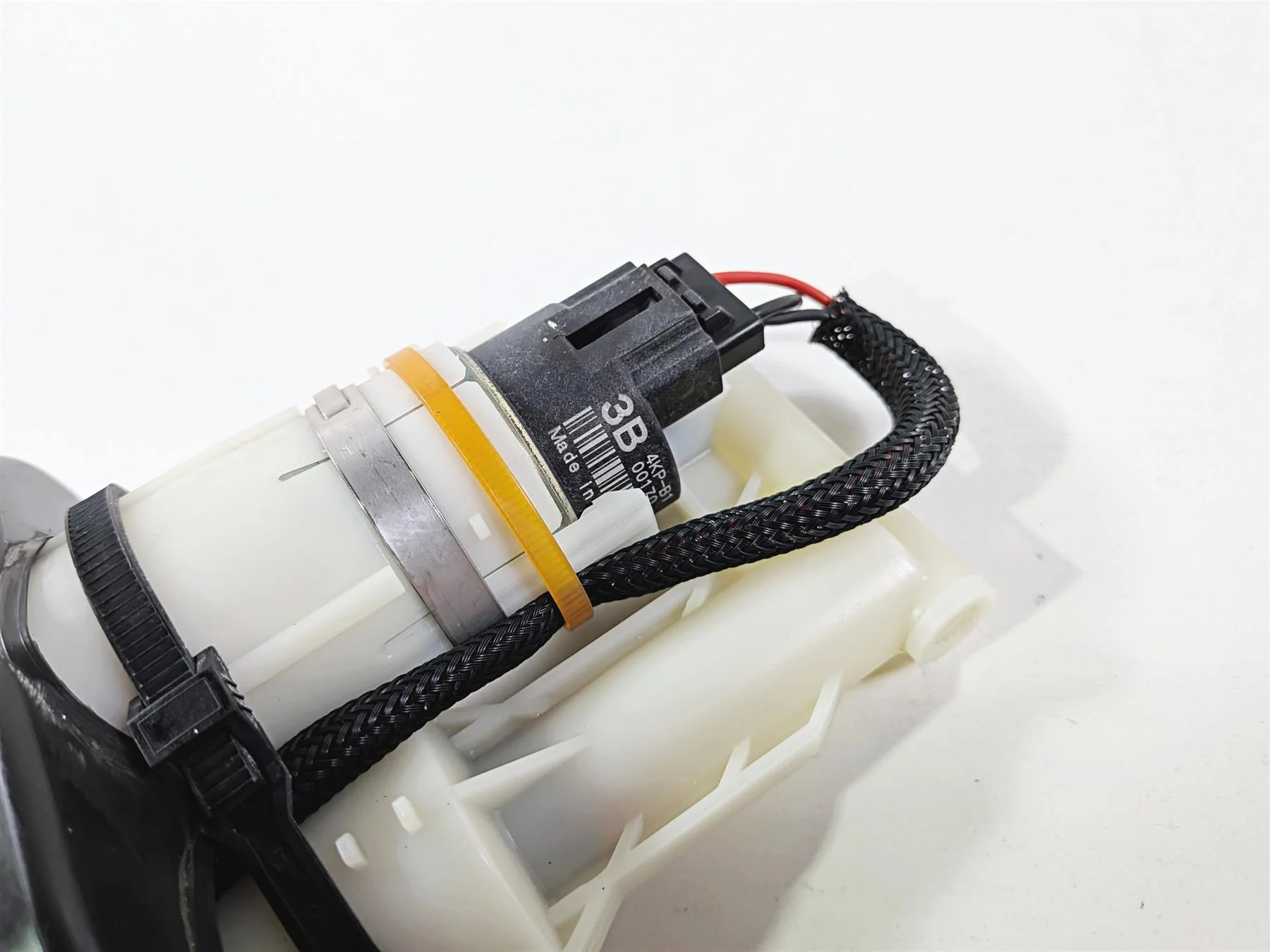 2015 Ducati Diavel Dark Fuel Gas Petrol Pump - Tested 16023981B - Image 9