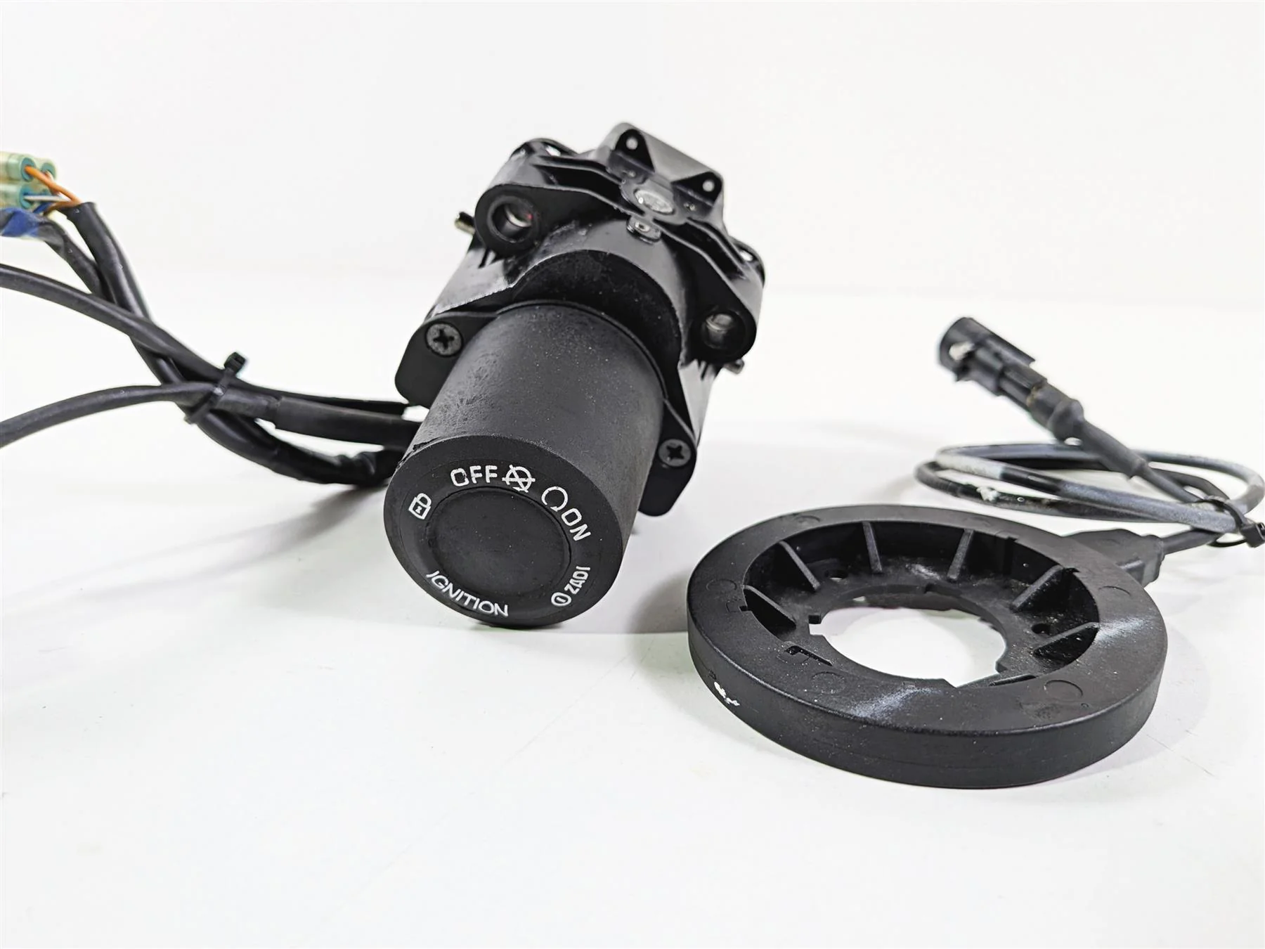 2015 Ducati Diavel Dark Handsfree Keyless Ignition Switch For Parts 28611247B - Image 12