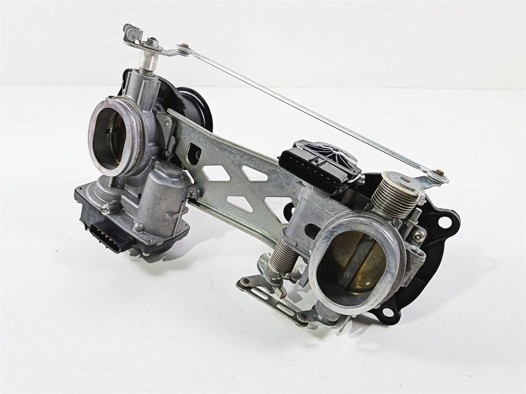 2015 Ducati Diavel Dark Mikuni Throttle Body Bodies Set 28240911A