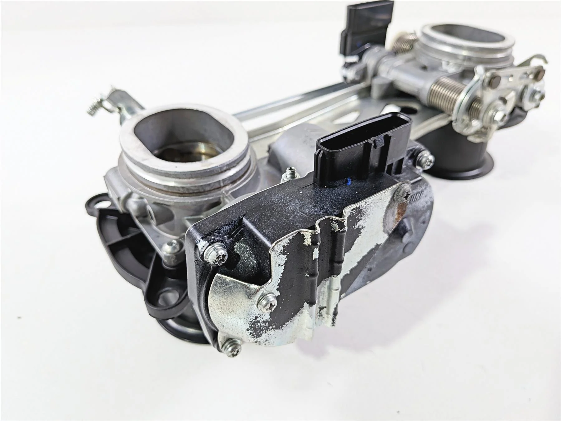 2015 Ducati Diavel Dark Mikuni Throttle Body Bodies Set 28240911A - Image 10