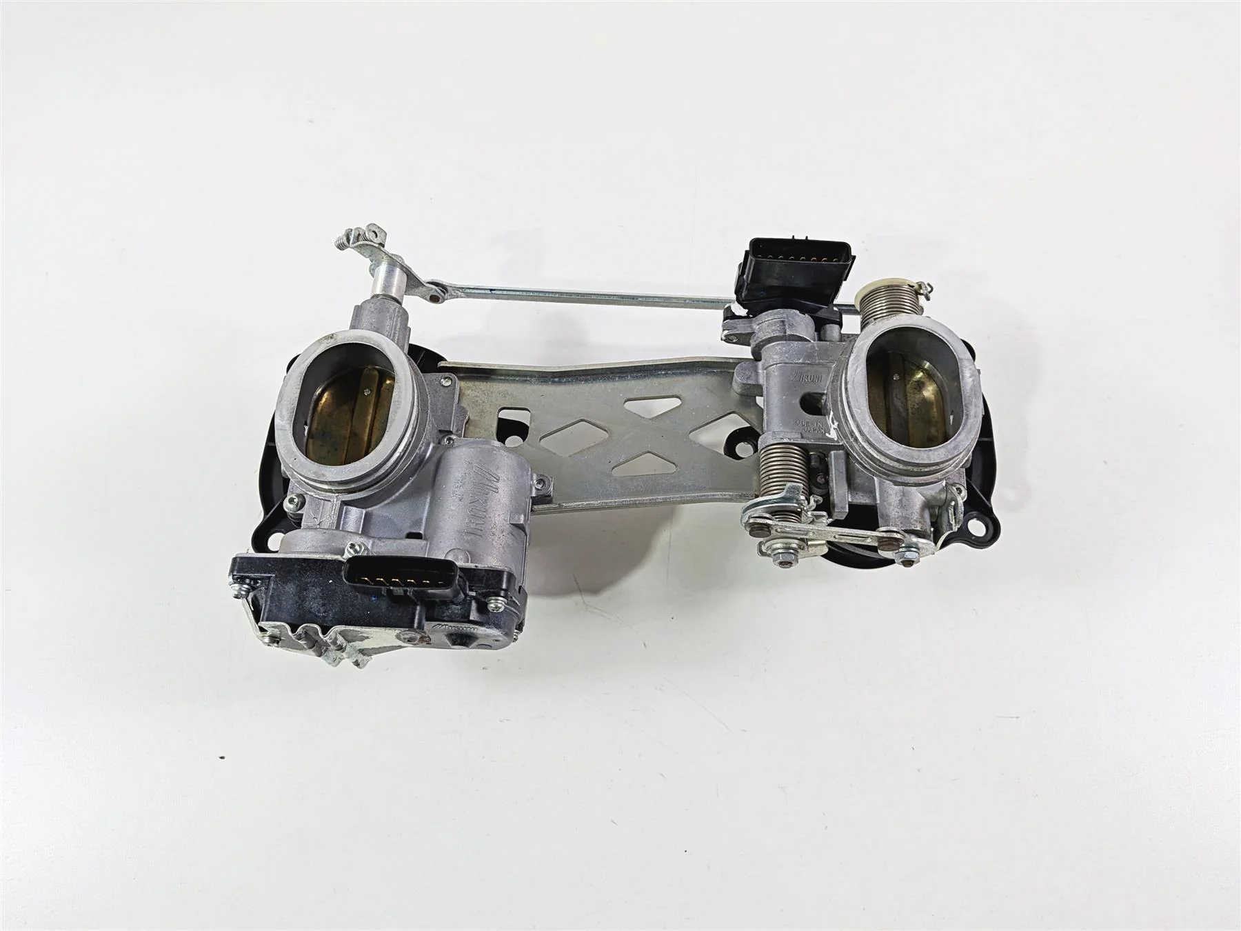 2015 Ducati Diavel Dark Mikuni Throttle Body Bodies Set 28240911A - Image 7