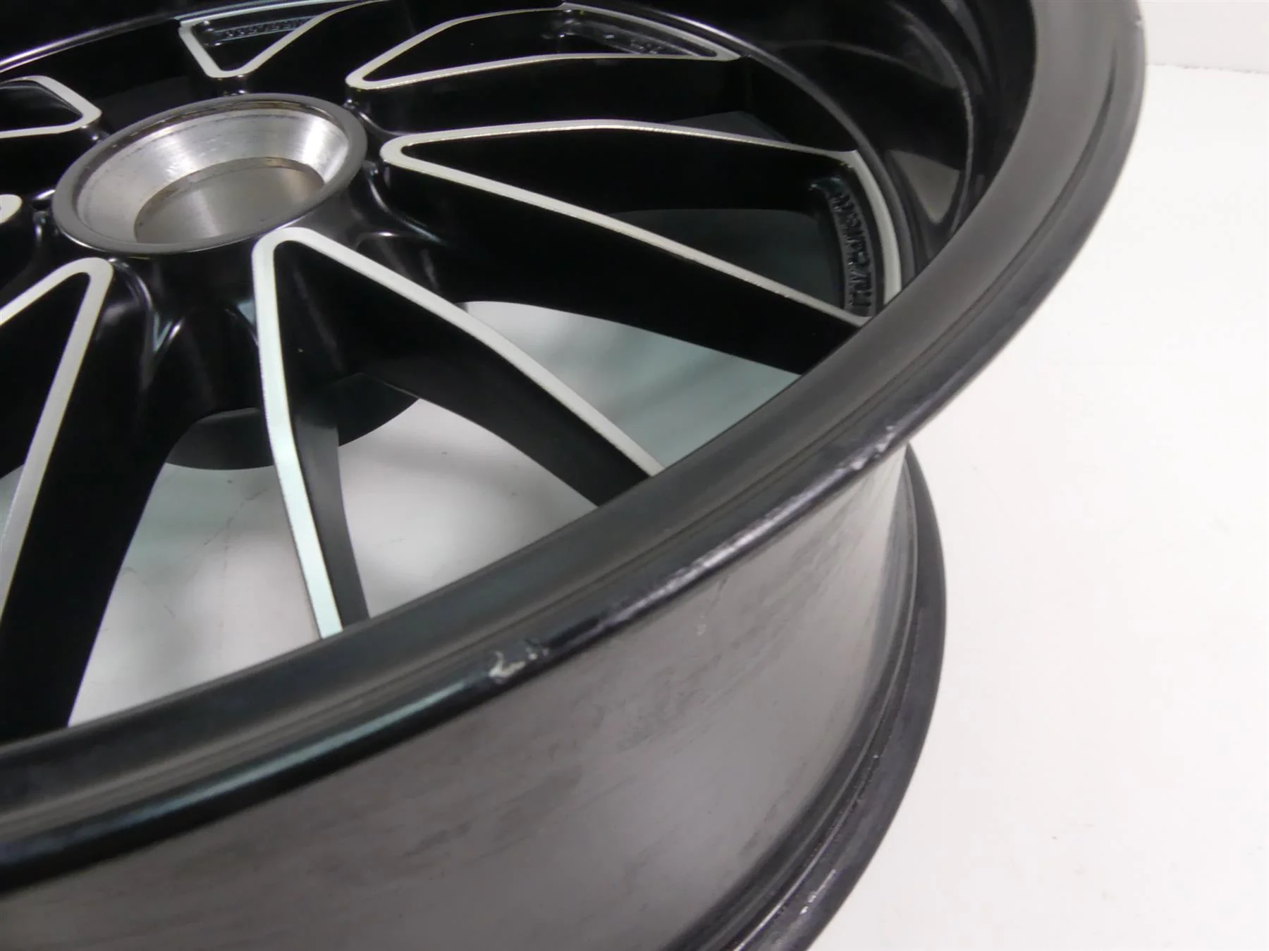 2015 Ducati Diavel Dark Straigth Rear Wheel Rim 17x8 50211422AA - Image 11