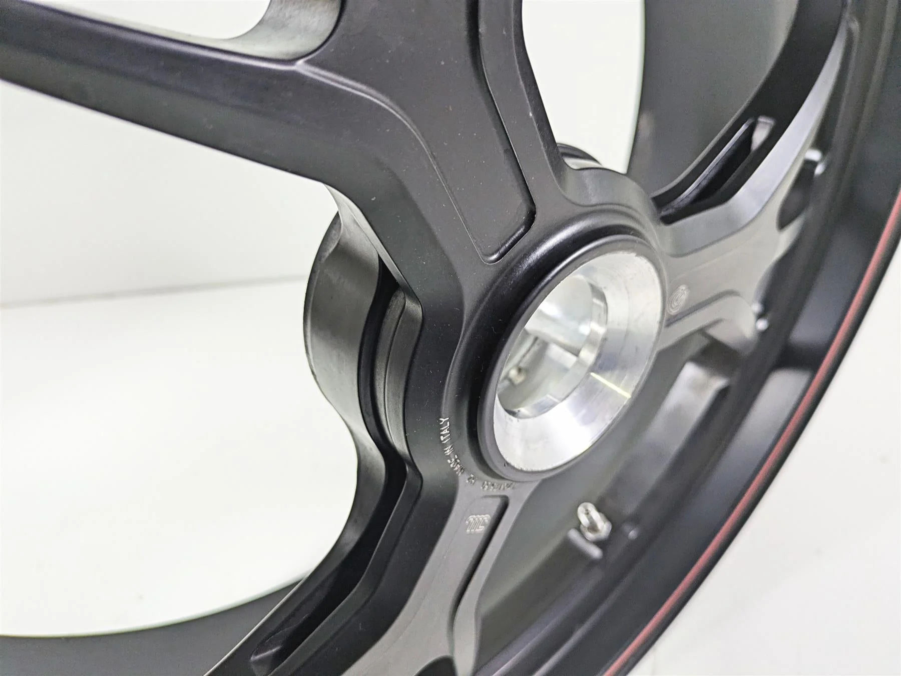 2015 Ducati Hypermotard 821 SP 17x5.5 Marchesini Rear Wheel Rim 50221561AB - Image 9