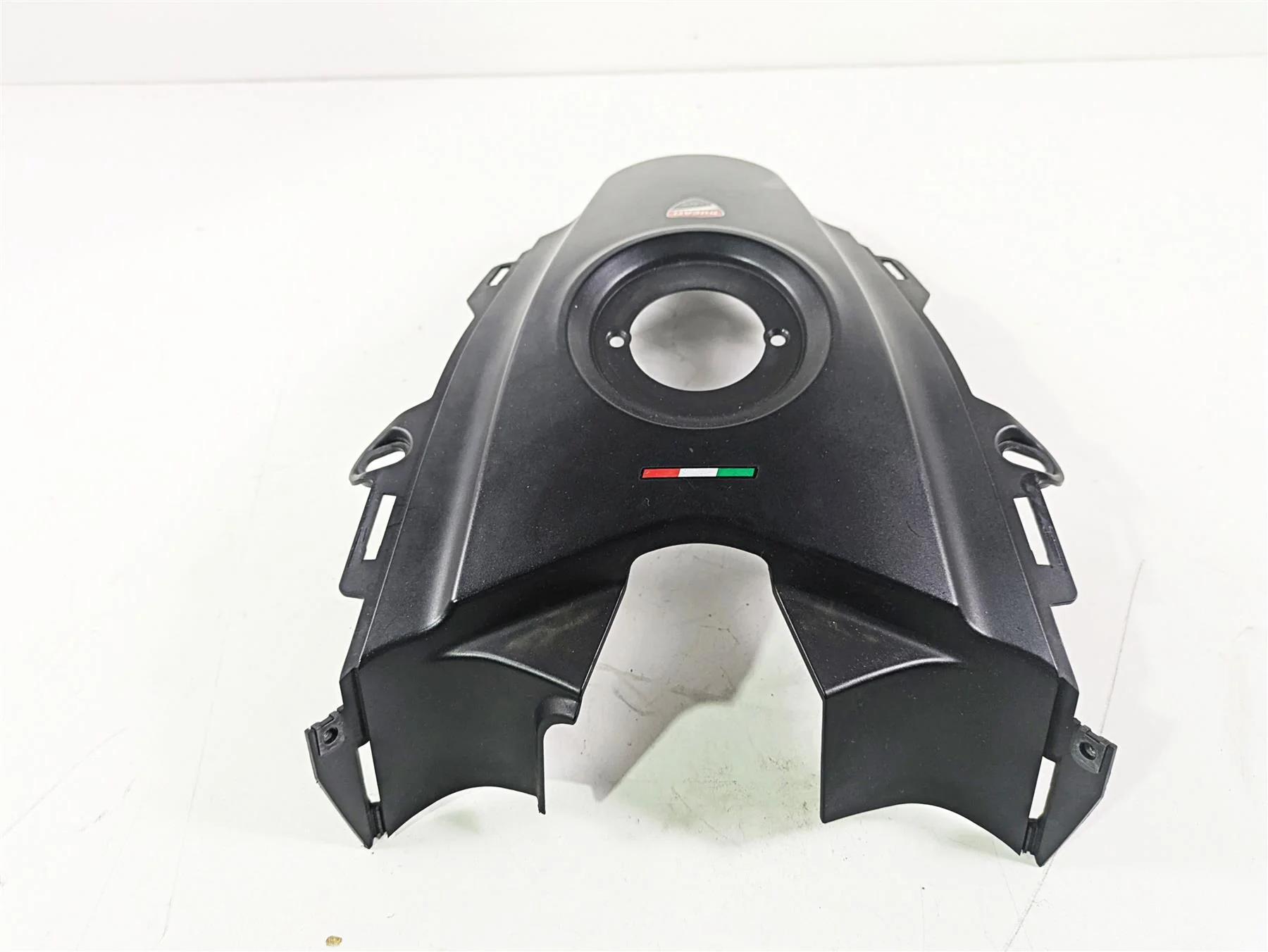 2015 Ducati Hypermotard 821 SP Center Tank Fairing Cover Cowl 48015671B - Image 2