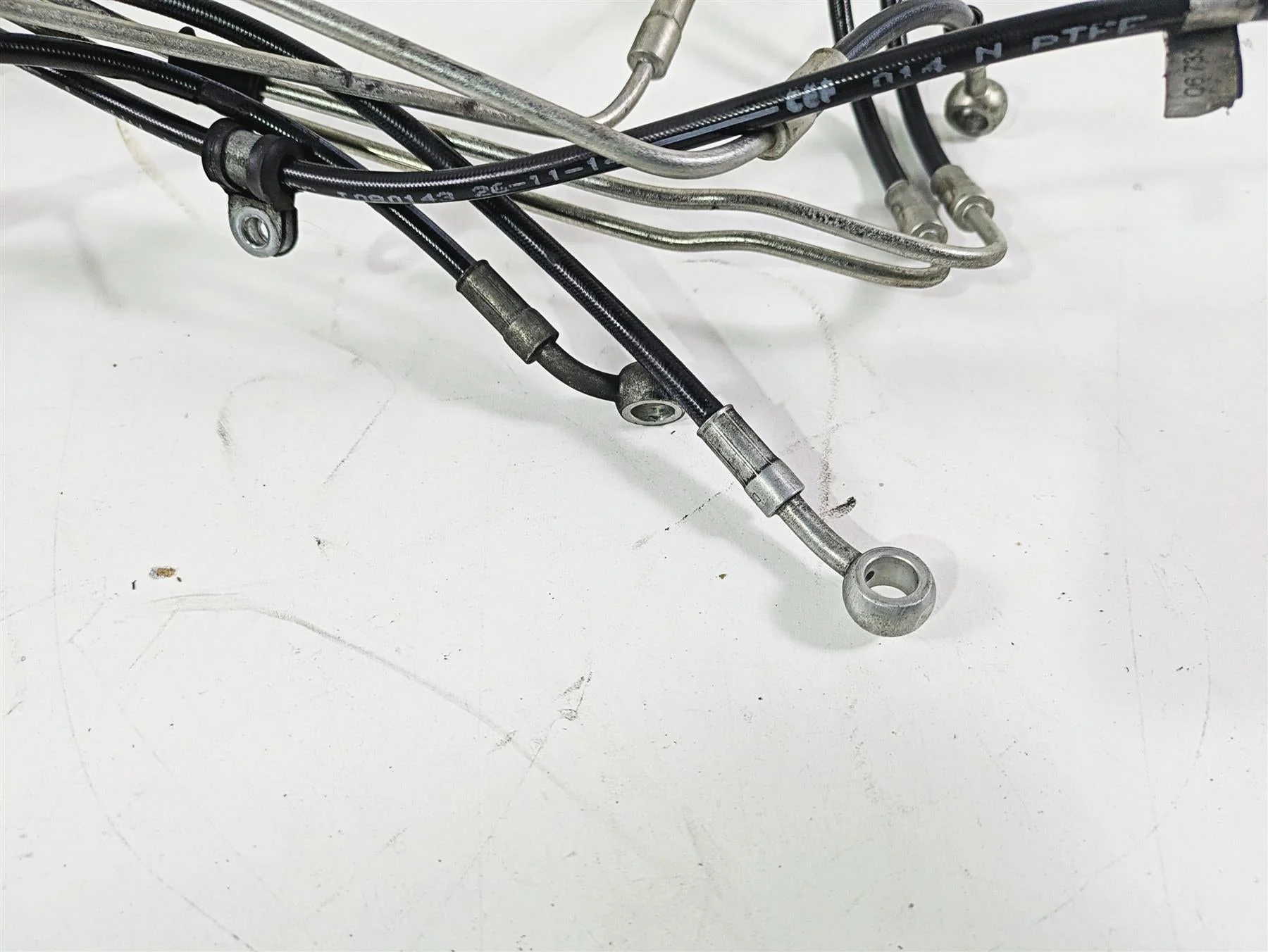 2015 Ducati Hypermotard 821 SP Front Rear Abs Brake Line Set 61810491A 61810481A - Image 2
