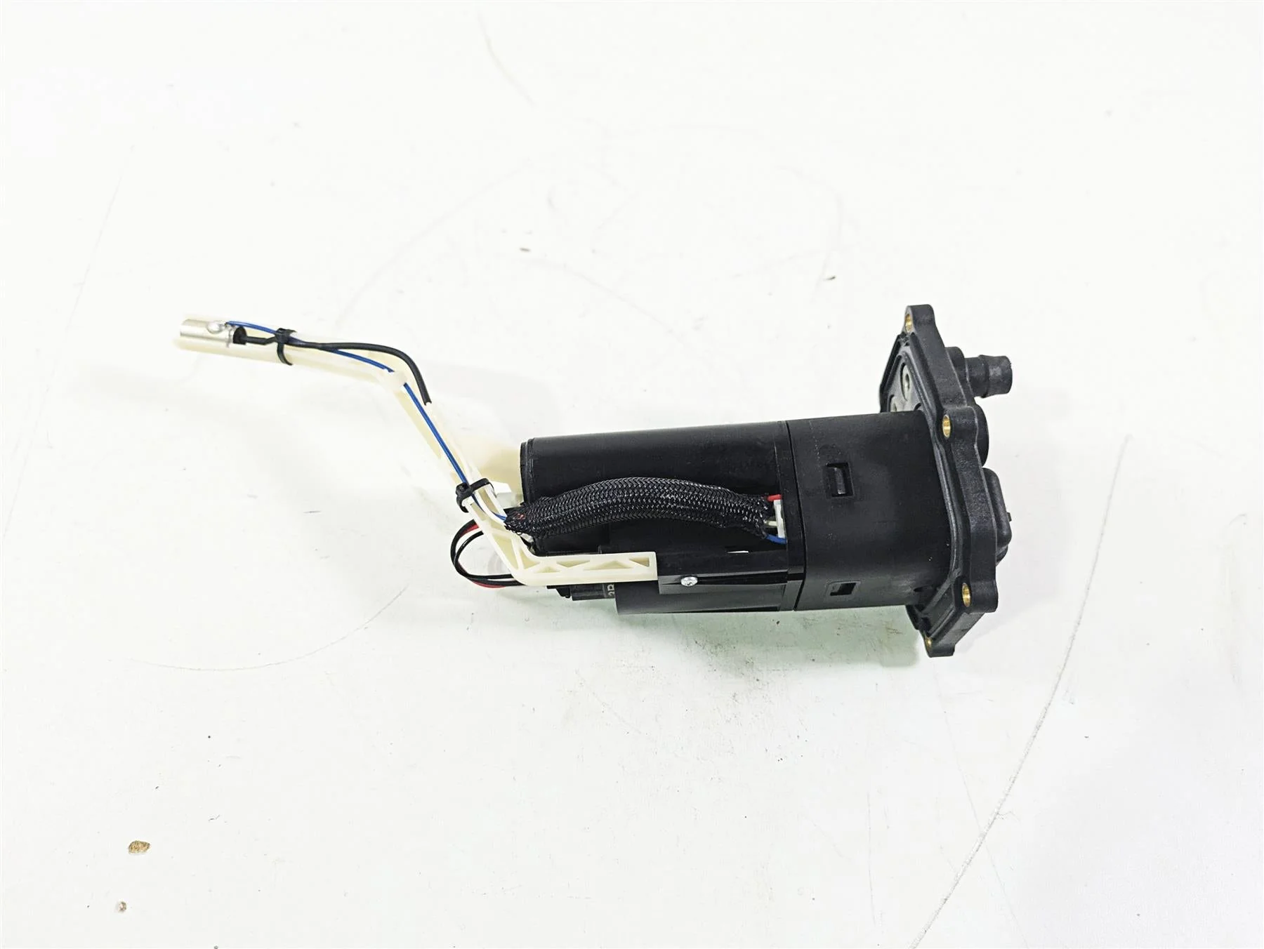 2015 Ducati Hypermotard 821 SP Fuel Gas Petrol Pump - Tested 16024281A - Image 3
