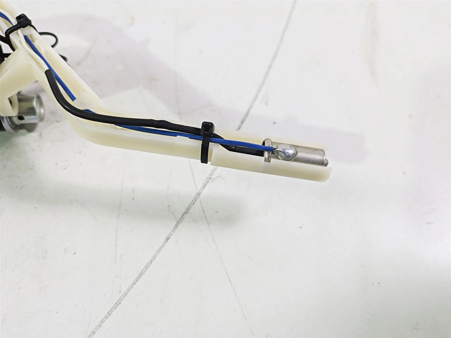 2015 Ducati Hypermotard 821 SP Fuel Gas Petrol Pump - Tested 16024281A - Image 6