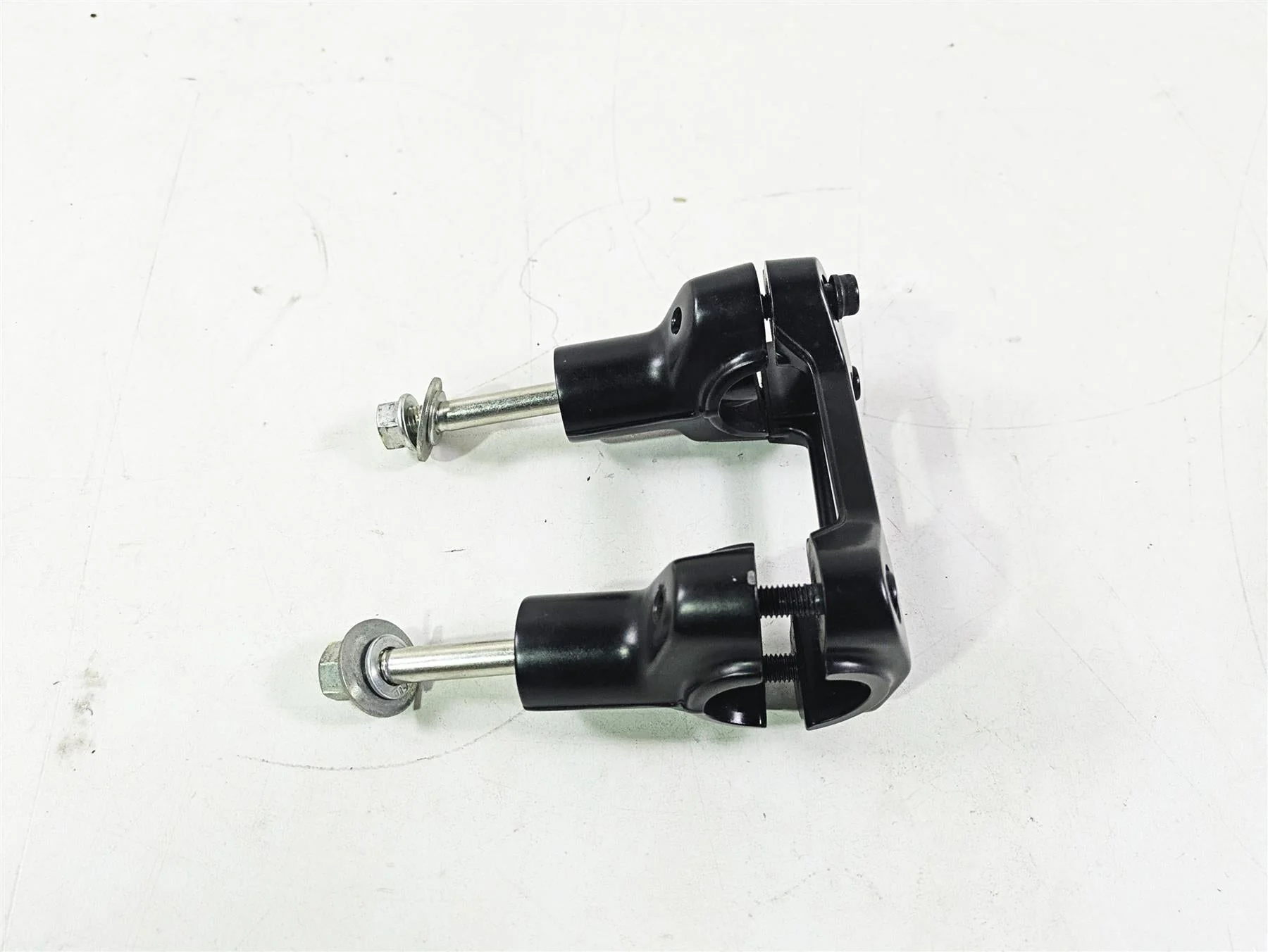 2015 Ducati Hypermotard 821 SP Handlebar Risers Holder Set 36011431AA - Image 2