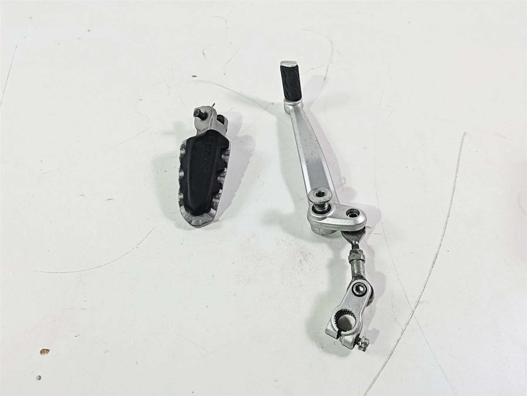 2015 Ducati Hypermotard 821 SP Left Foot Peg & Shift Lever 82412111AA 45630751BA - Image 4